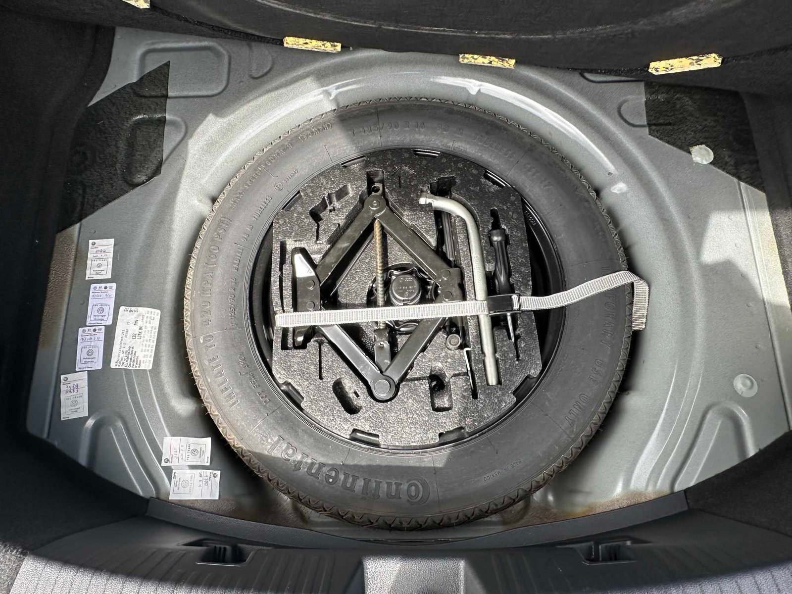
Volkswagen Beetle 2013 Black full									