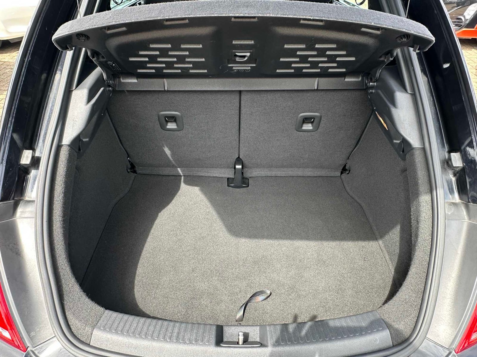 
Volkswagen Beetle 2013 Black full									