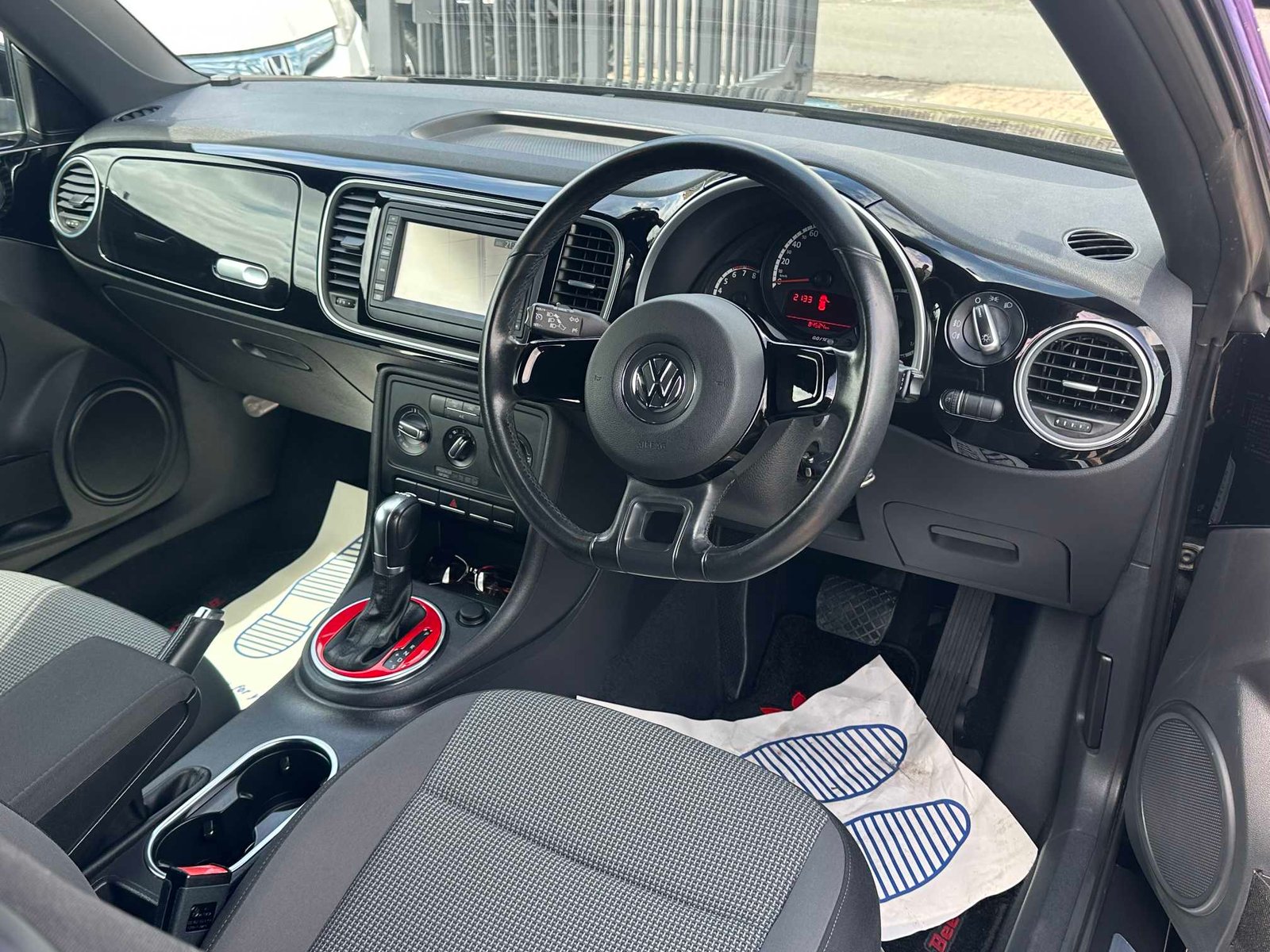 
Volkswagen Beetle 2013 Black full									