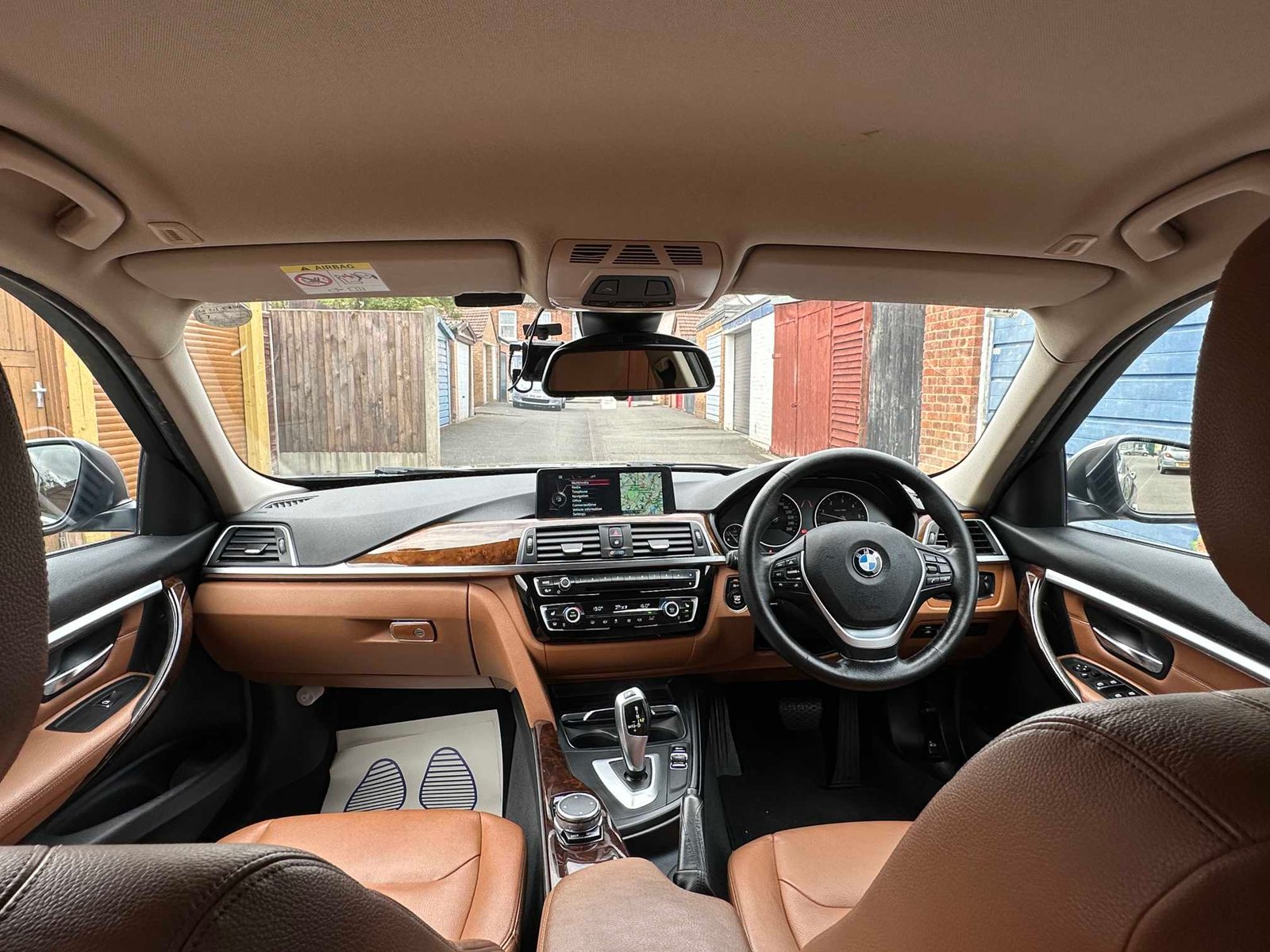 
BMW 320d Luxury Edition 2015 Beige full									