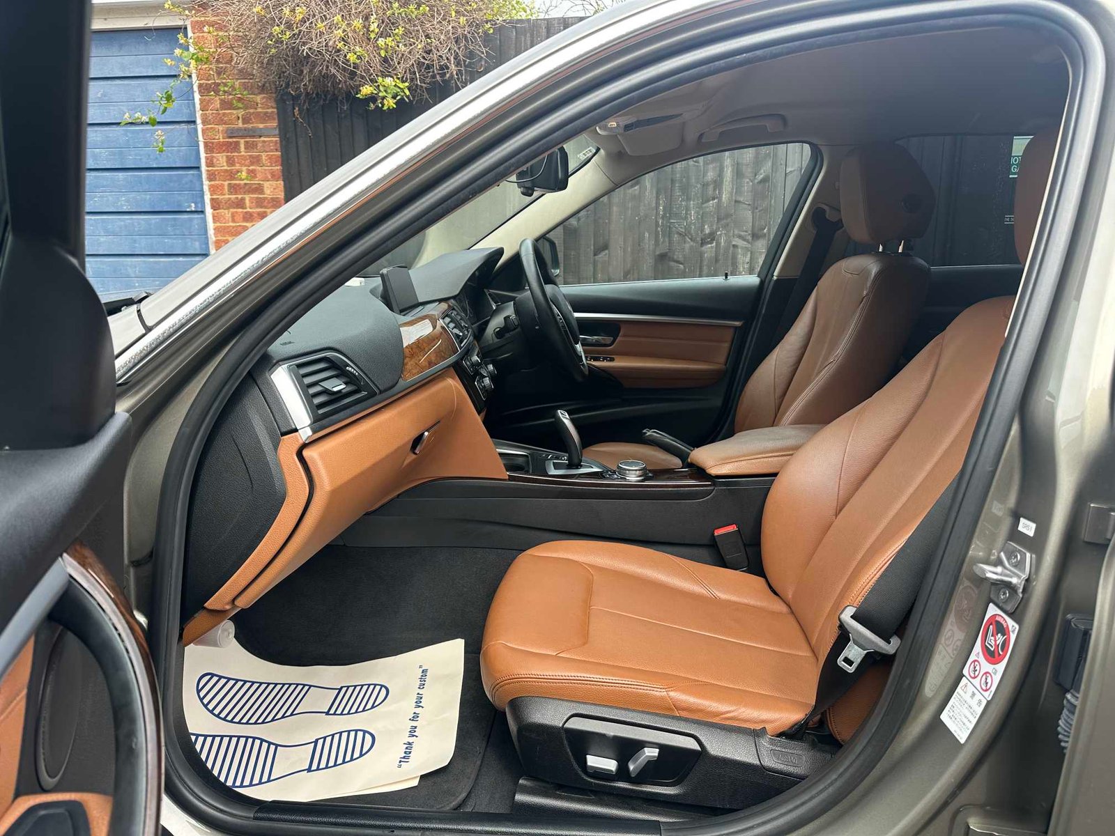 
BMW 320d Luxury Edition 2015 Beige full									