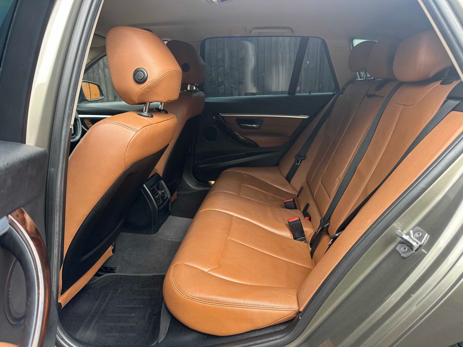 
BMW 320d Luxury Edition 2015 Beige full									