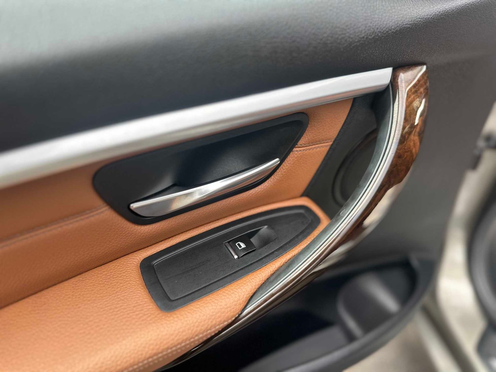 
BMW 320d Luxury Edition 2015 Beige full									
