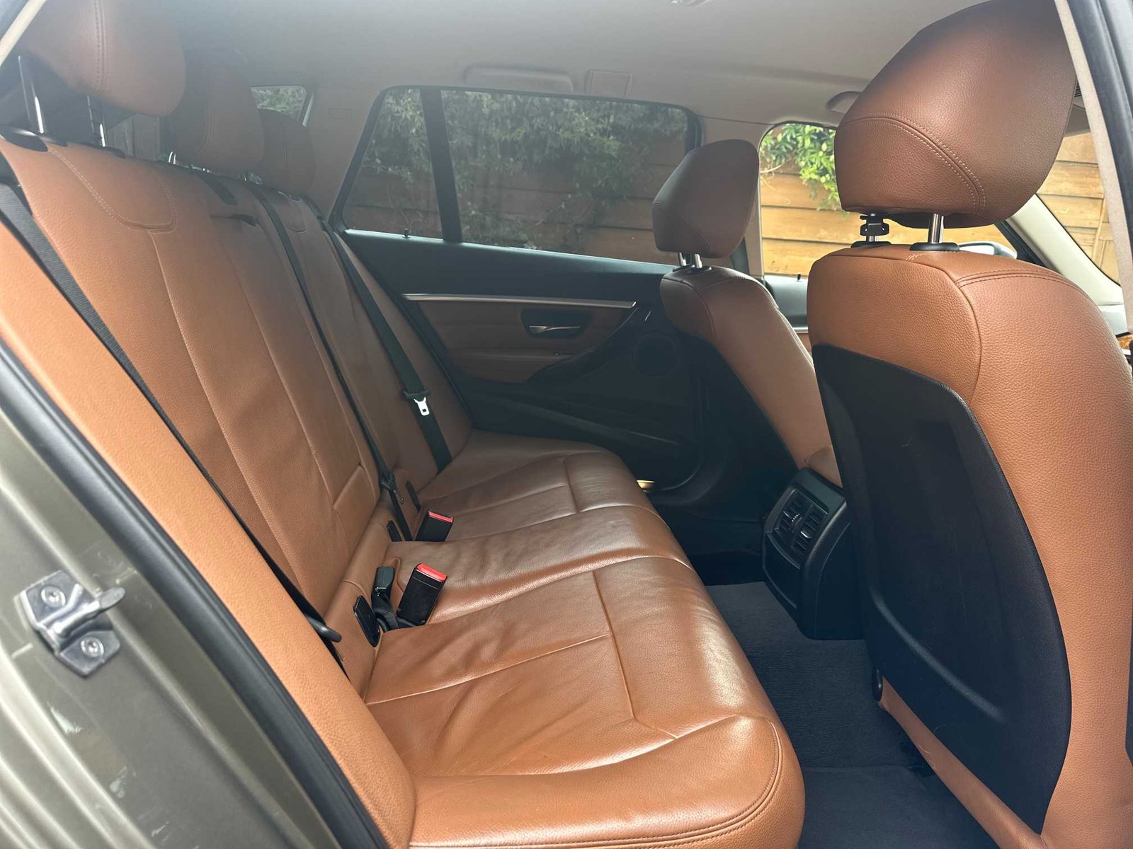
BMW 320d Luxury Edition 2015 Beige full									