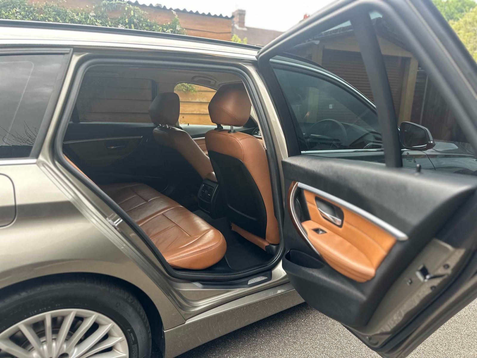 
BMW 320d Luxury Edition 2015 Beige full									