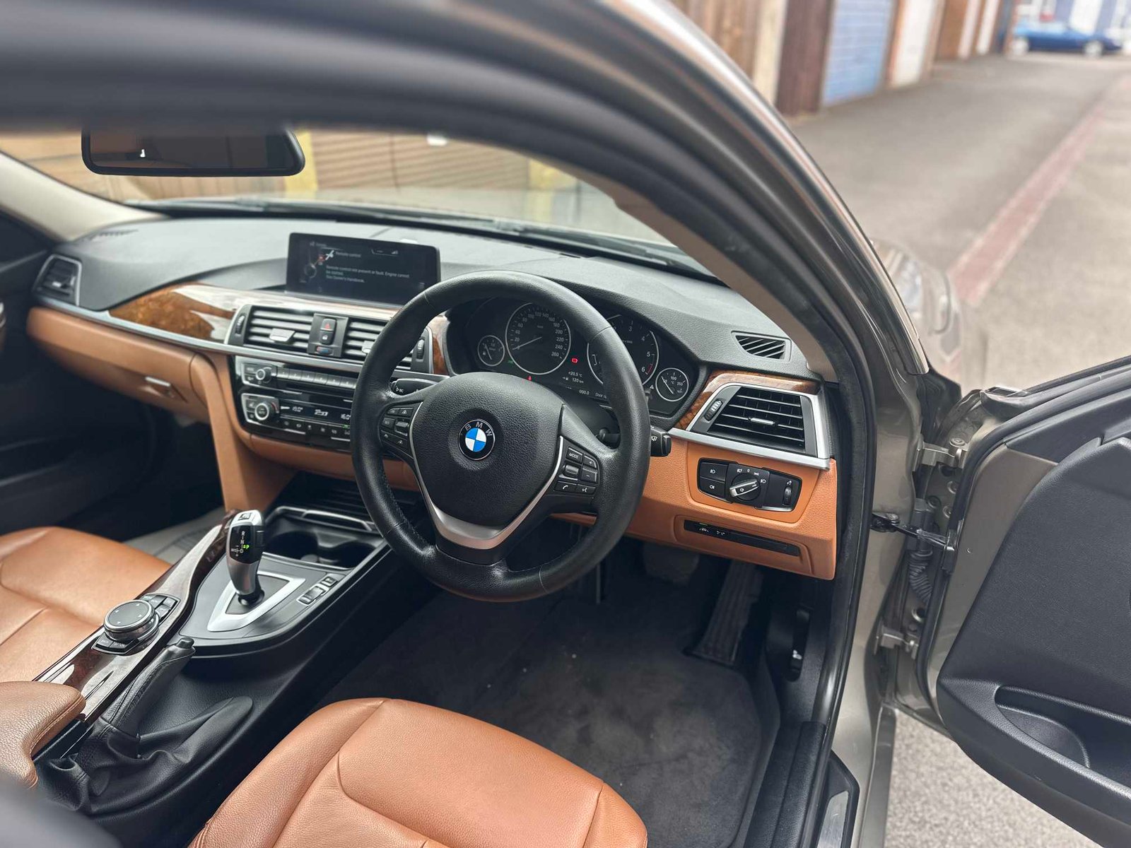 
BMW 320d Luxury Edition 2015 Beige full									