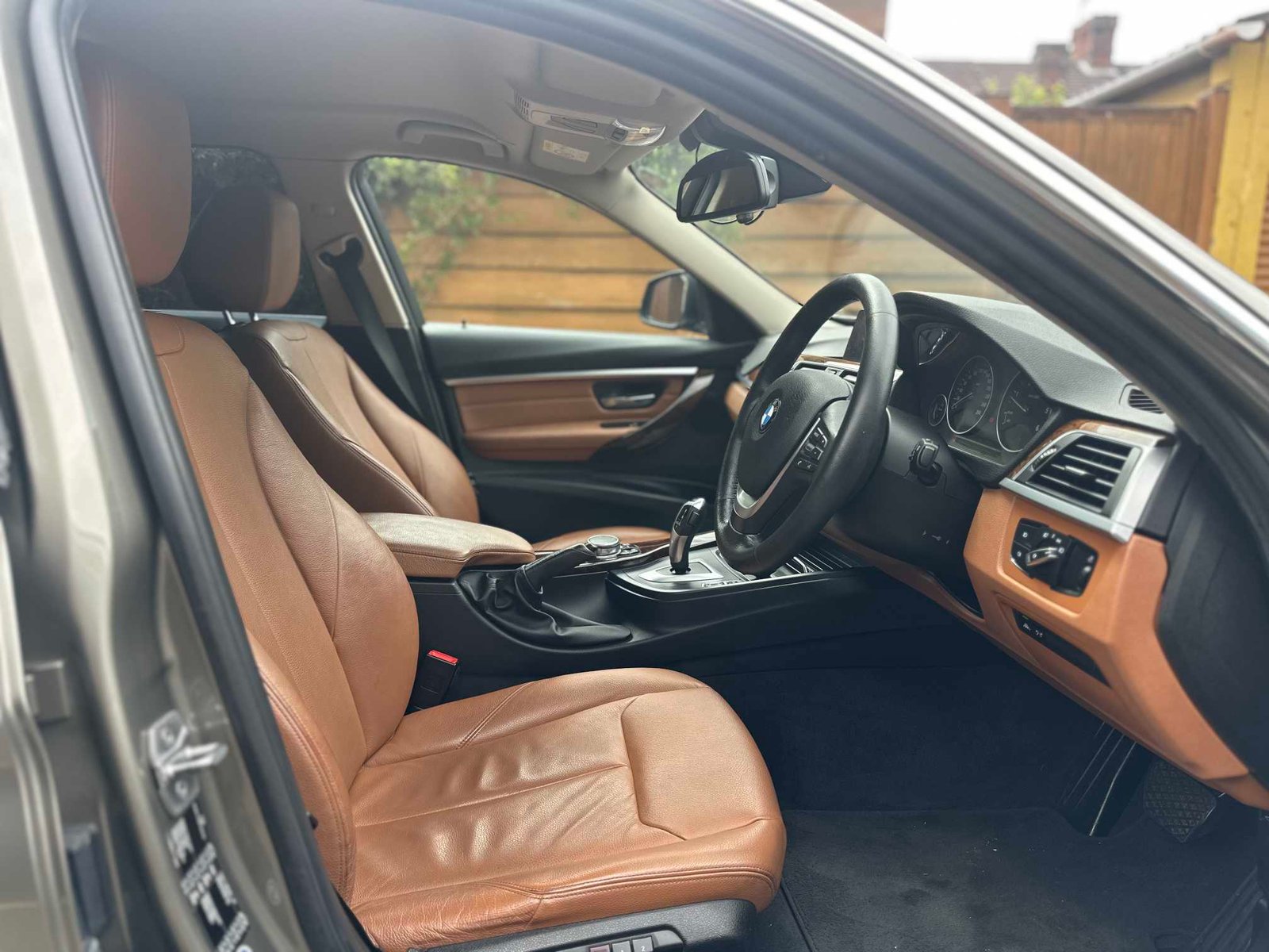 
BMW 320d Luxury Edition 2015 Beige full									