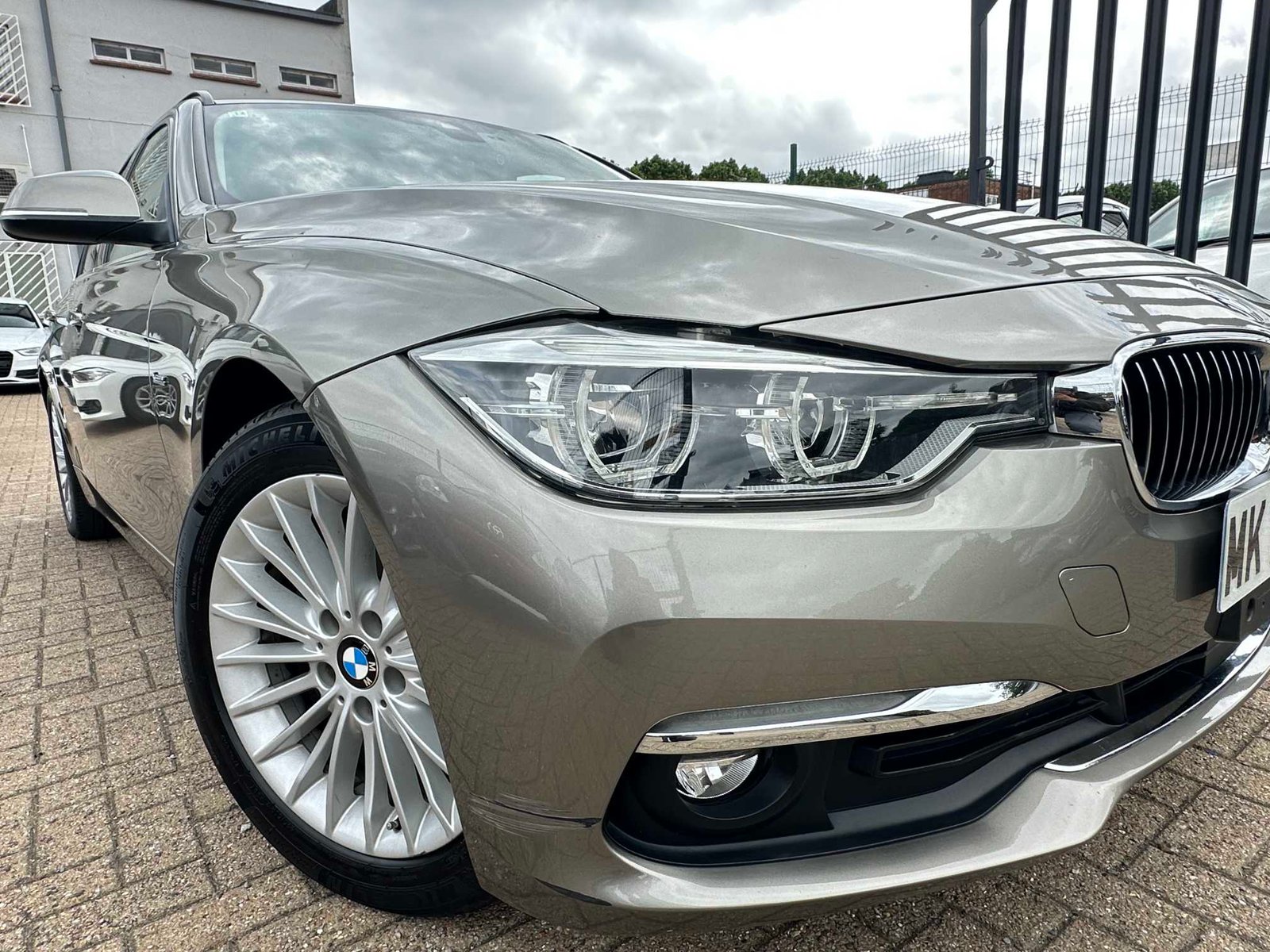 
BMW 320d Luxury Edition 2015 Beige full									