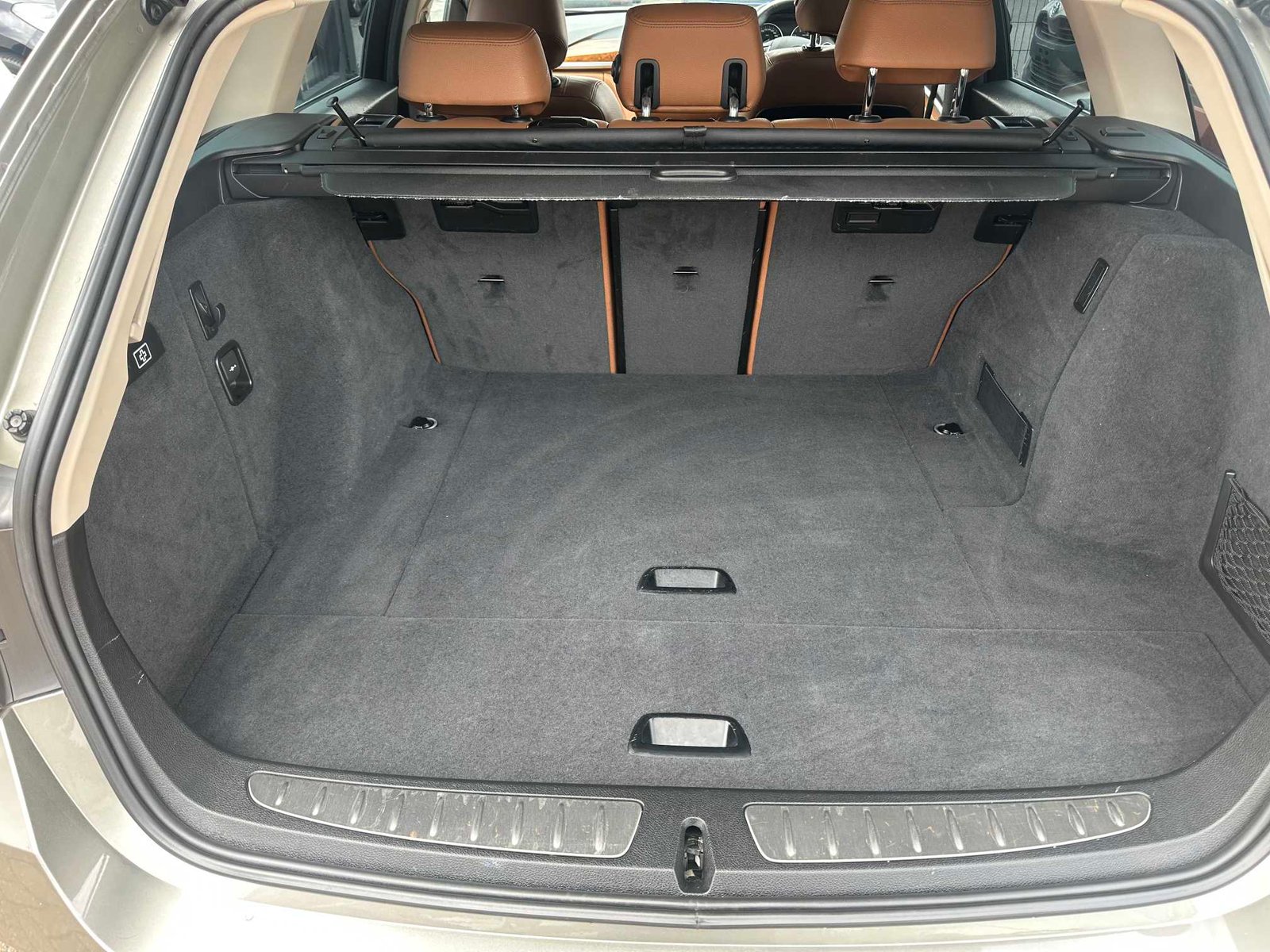 
BMW 320d Luxury Edition 2015 Beige full									