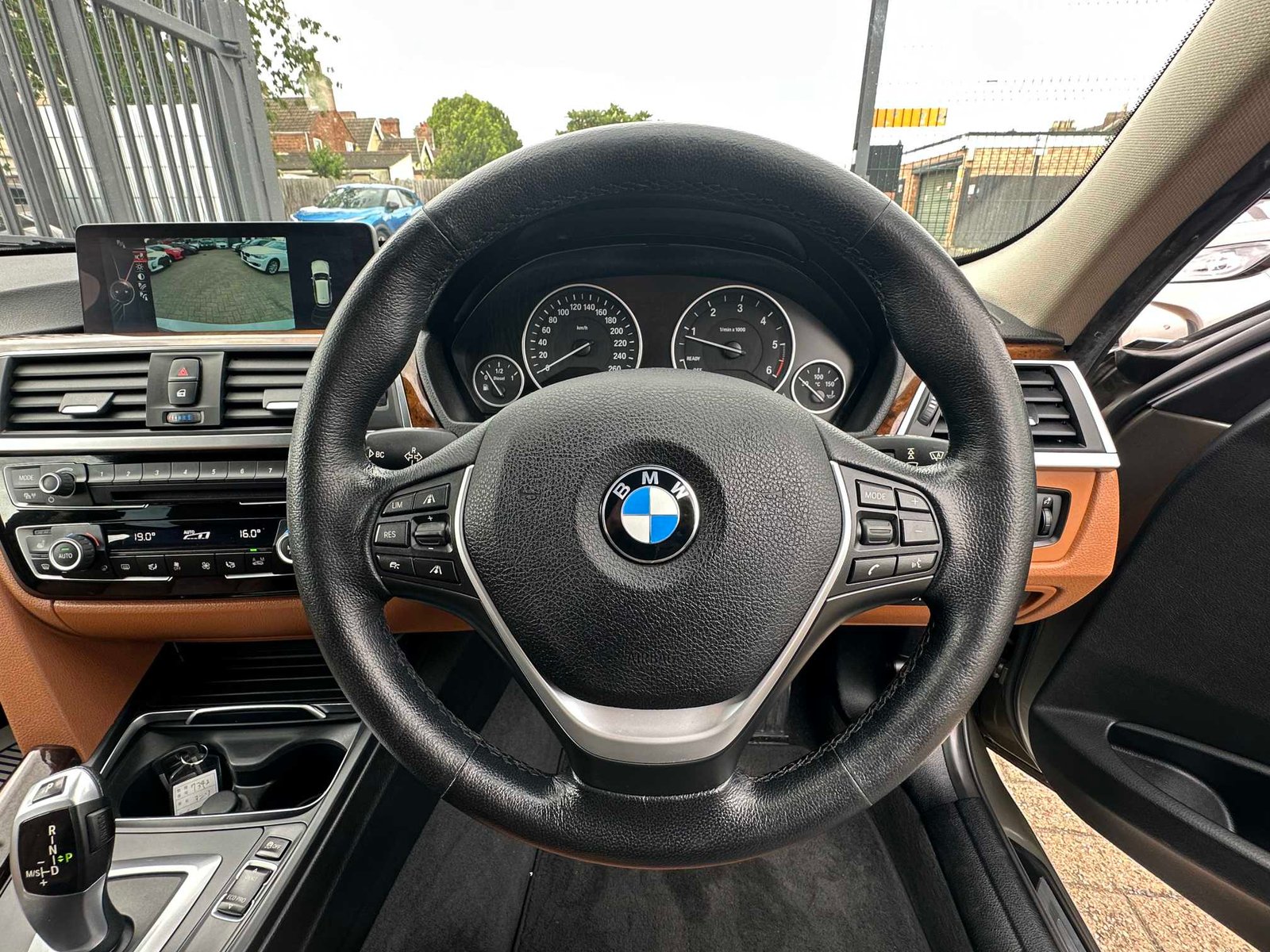 
BMW 320d Luxury Edition 2015 Beige full									