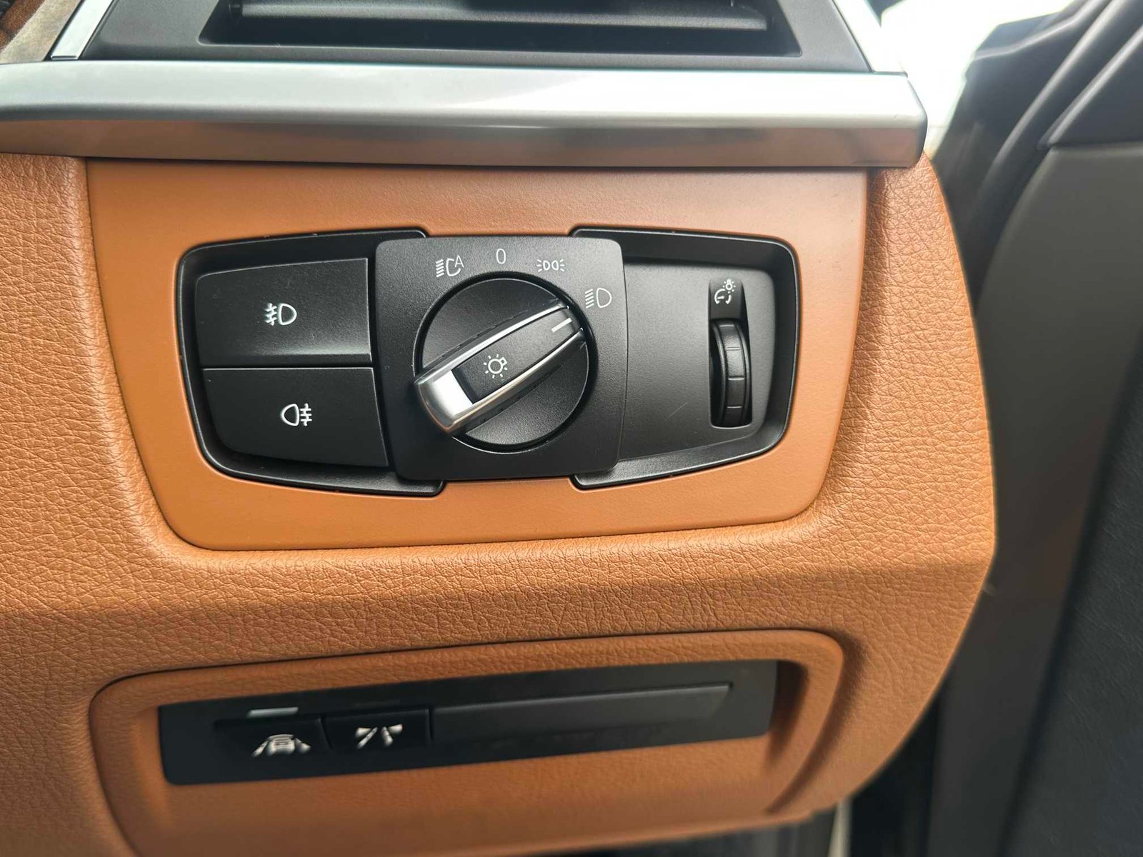 
BMW 320d Luxury Edition 2015 Beige full									