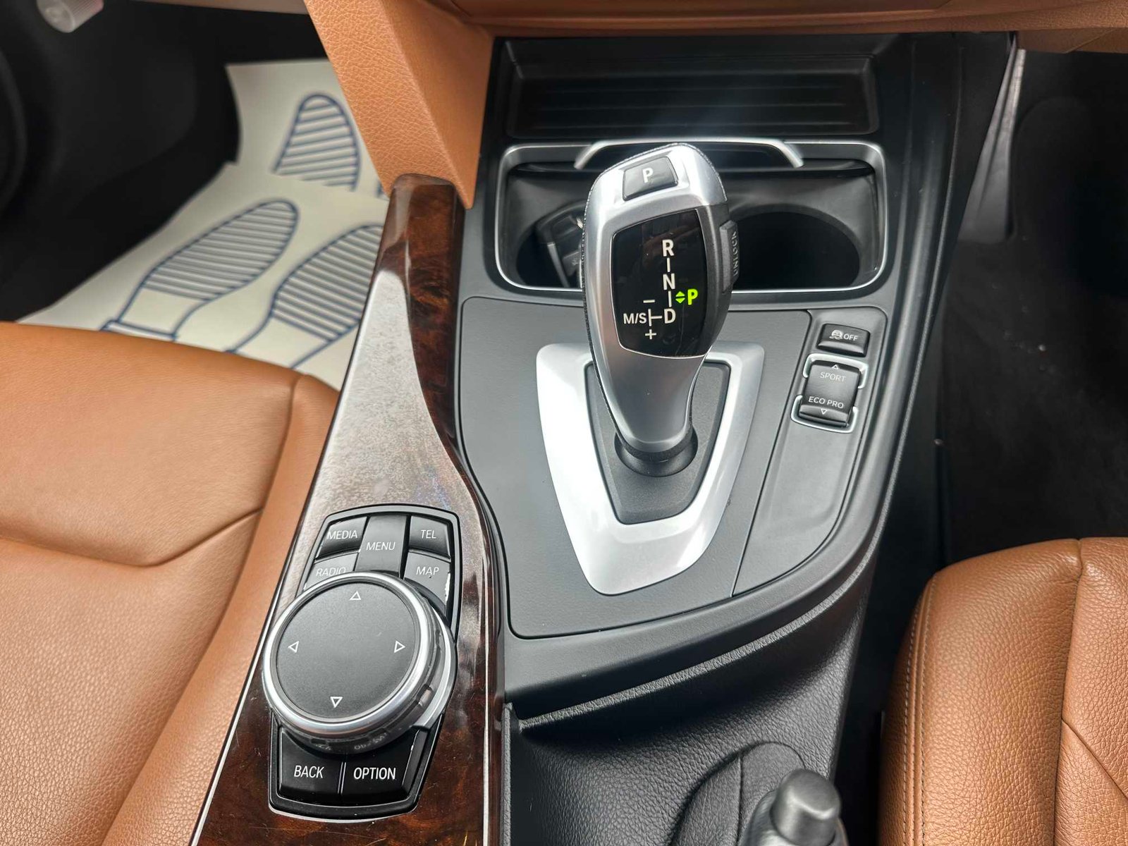 
BMW 320d Luxury Edition 2015 Beige full									