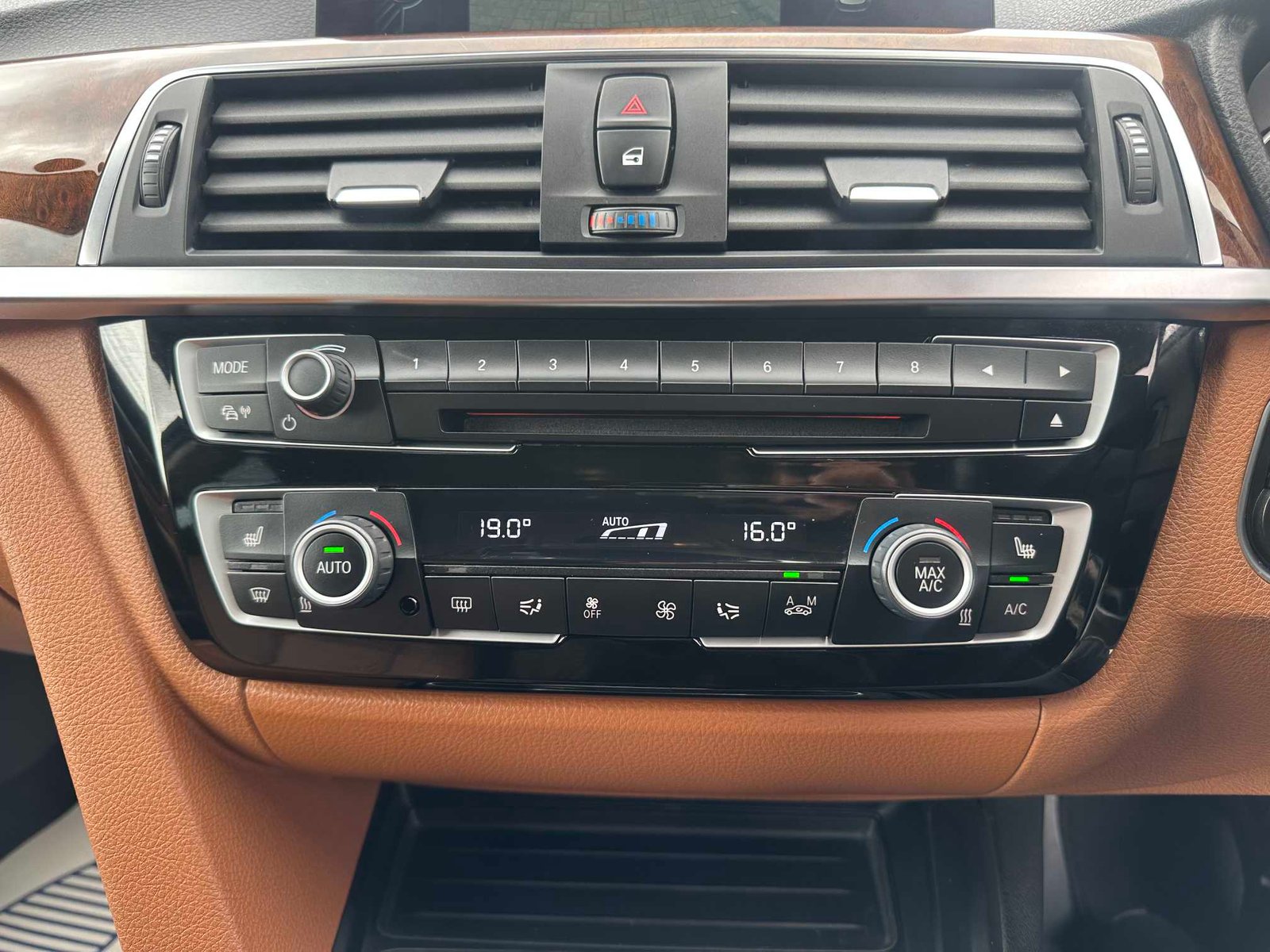 
BMW 320d Luxury Edition 2015 Beige full									
