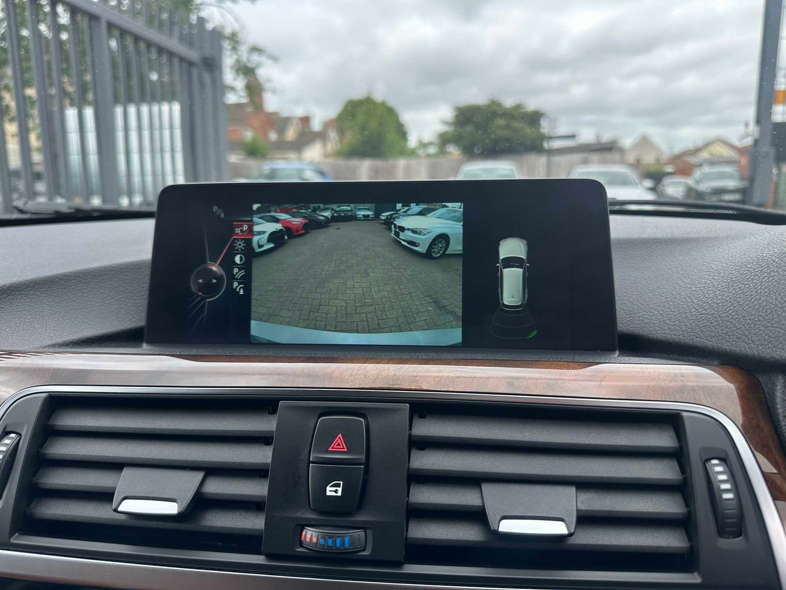 
BMW 320d Luxury Edition 2015 Beige full									
