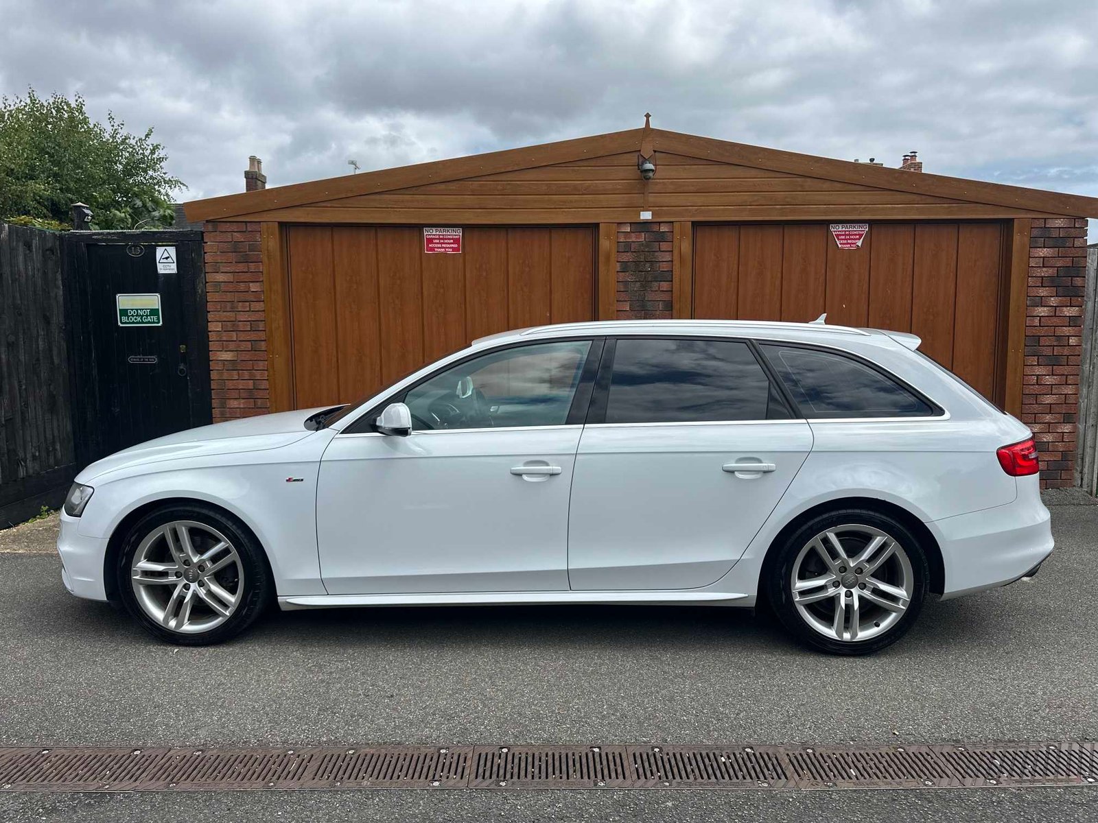 
Audi A4 Avante 2013 White full									