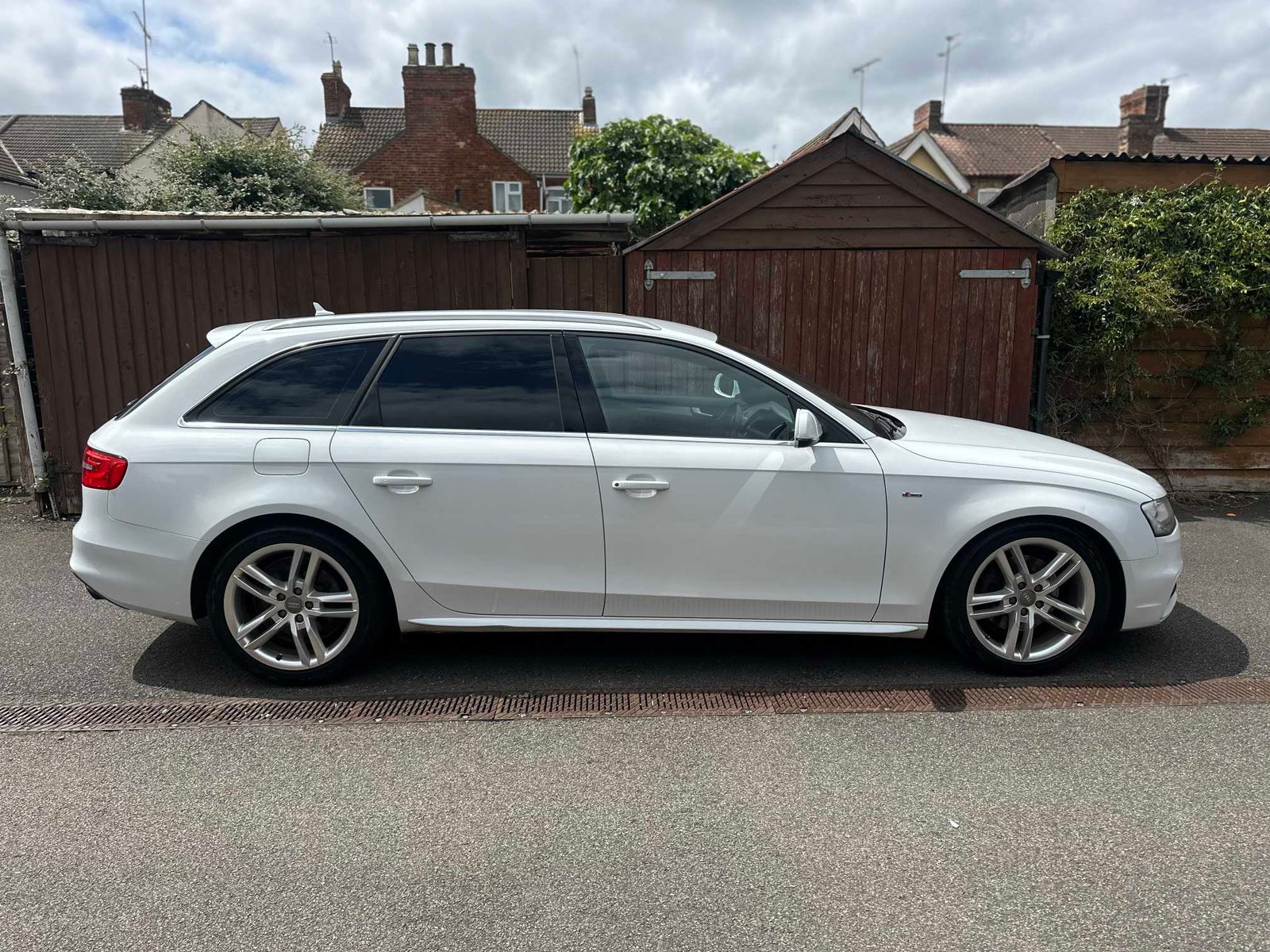 
Audi A4 Avante 2013 White full									