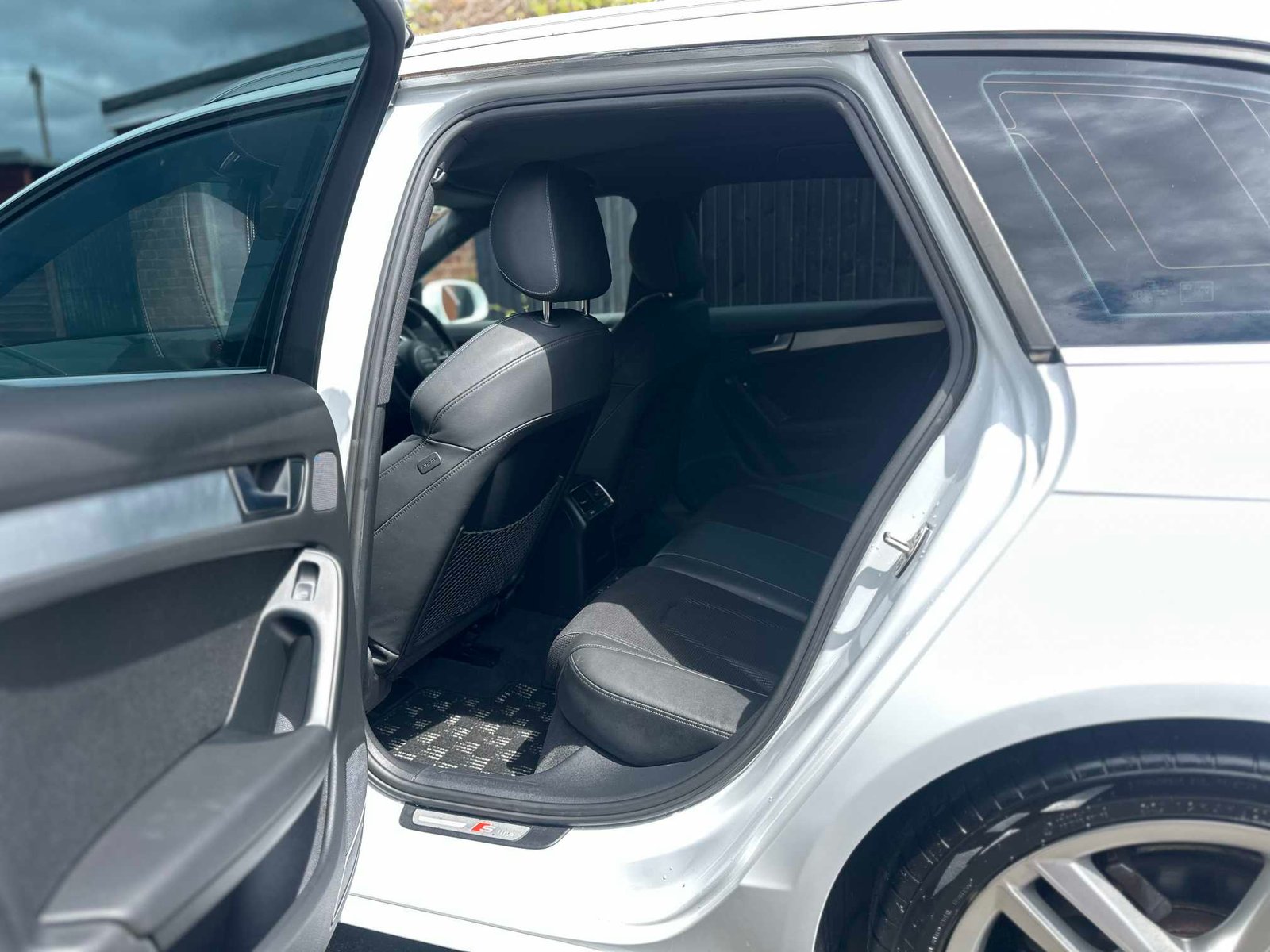 
Audi A4 Avante 2013 White full									