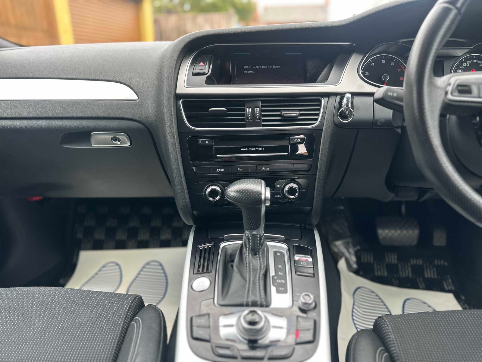 
Audi A4 Avante 2013 White full									