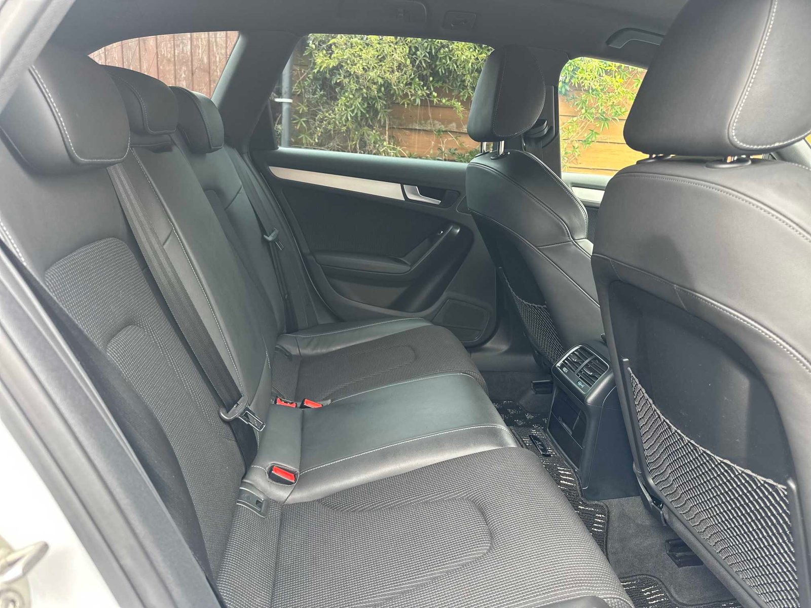 
Audi A4 Avante 2013 White full									