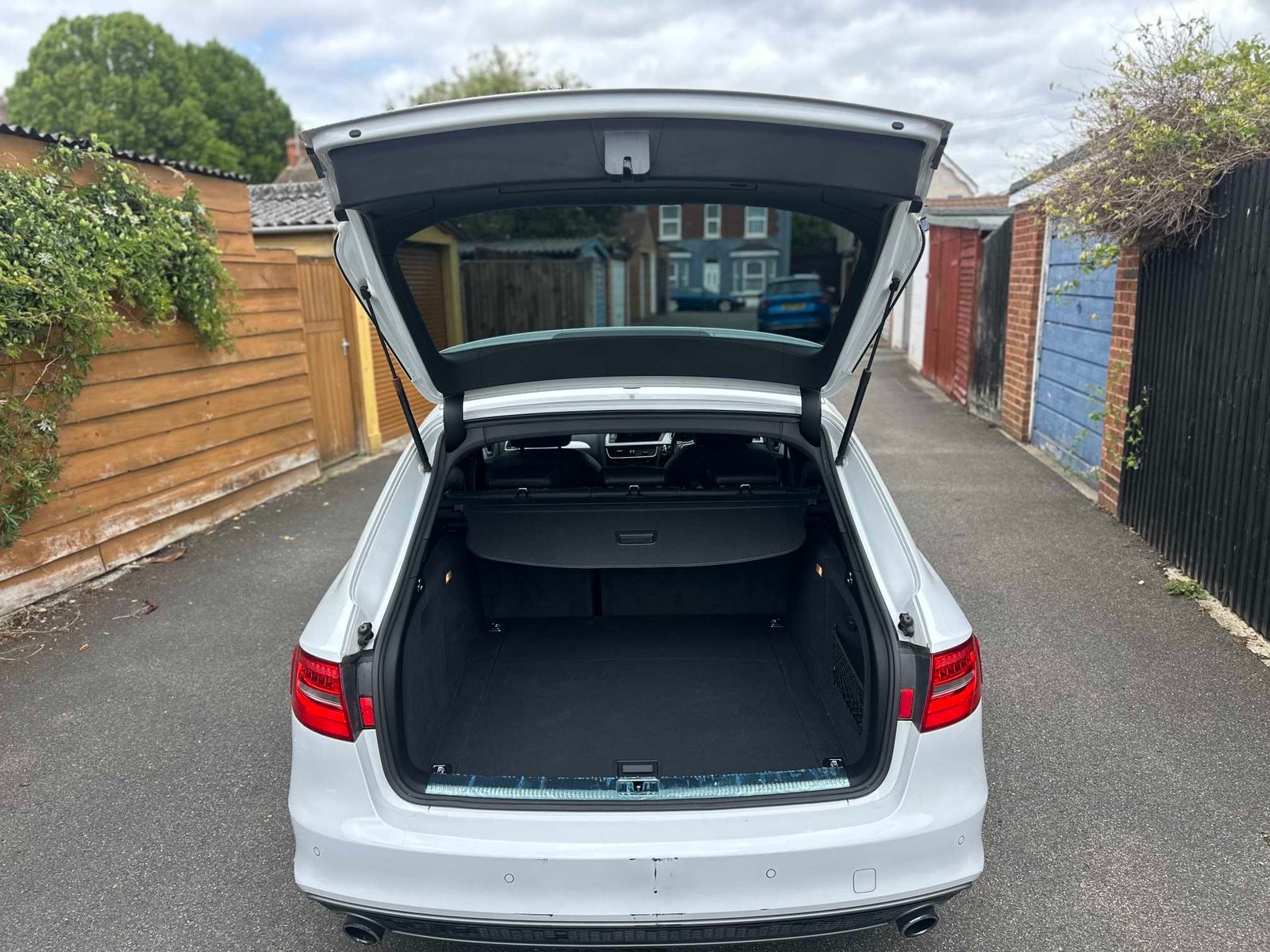 
Audi A4 Avante 2013 White full									