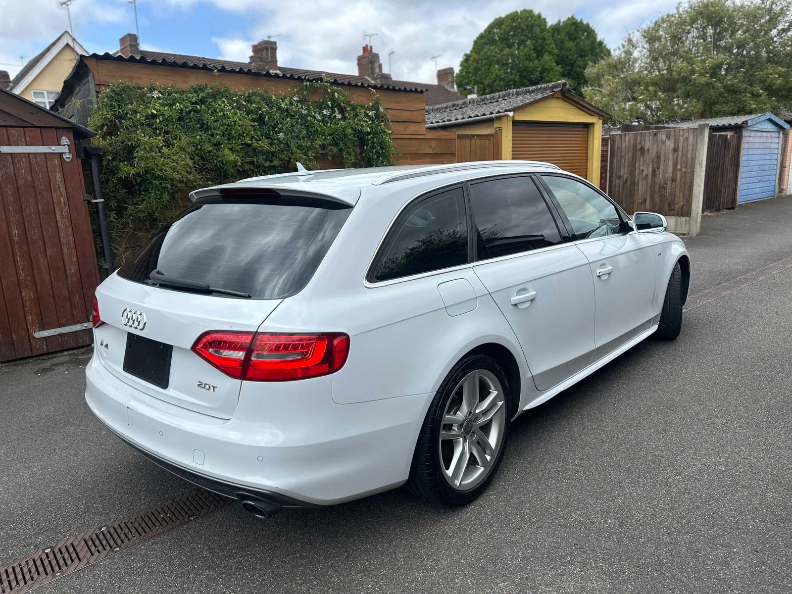 
Audi A4 Avante 2013 White full									