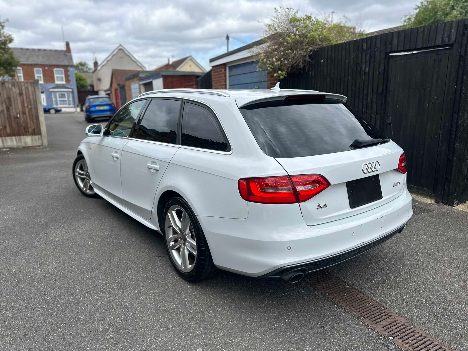 
Audi A4 Avante 2013 White full									