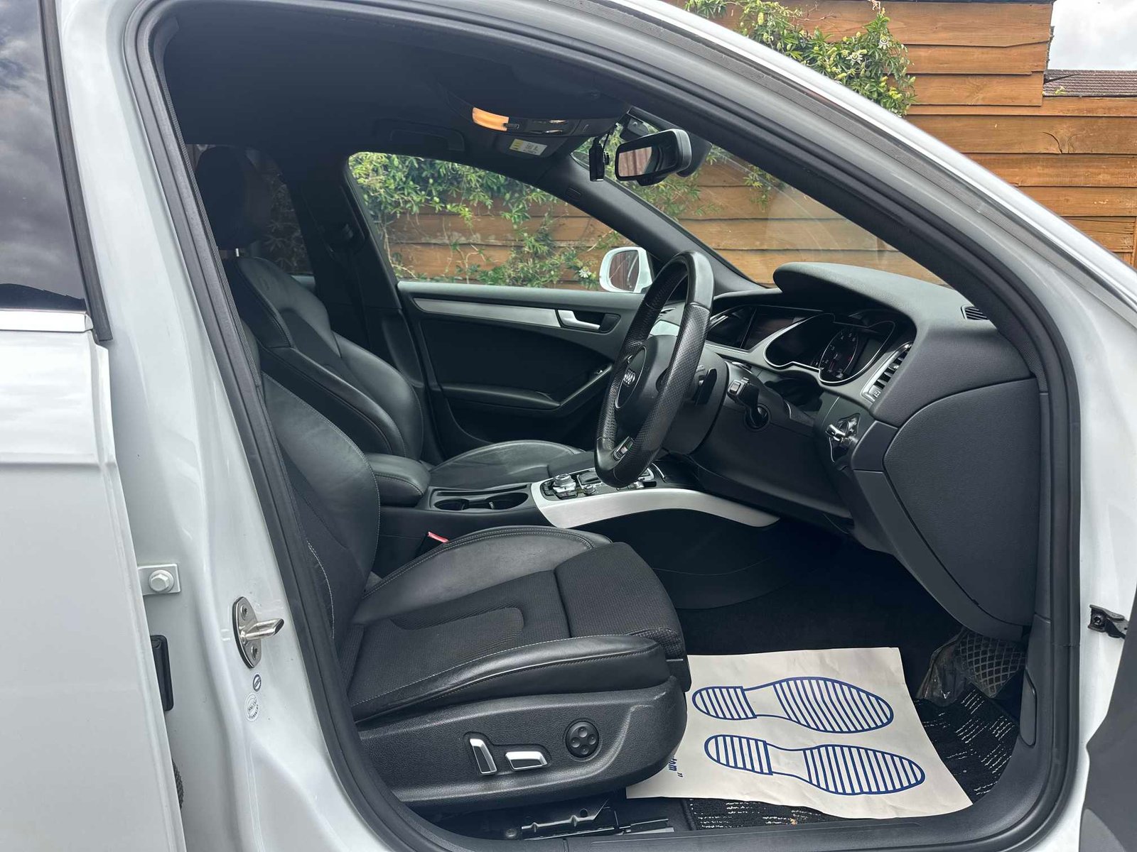 
Audi A4 Avante 2013 White full									
