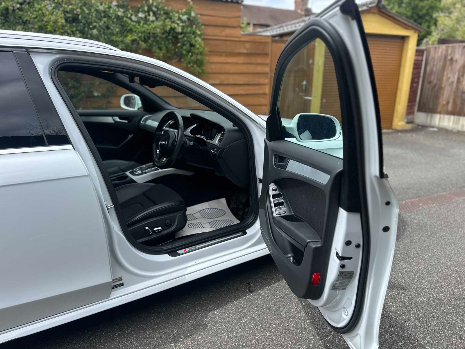 
Audi A4 Avante 2013 White full									