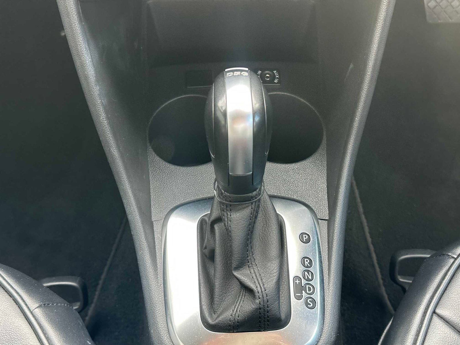 
Volkswagen Polo 2011 full									