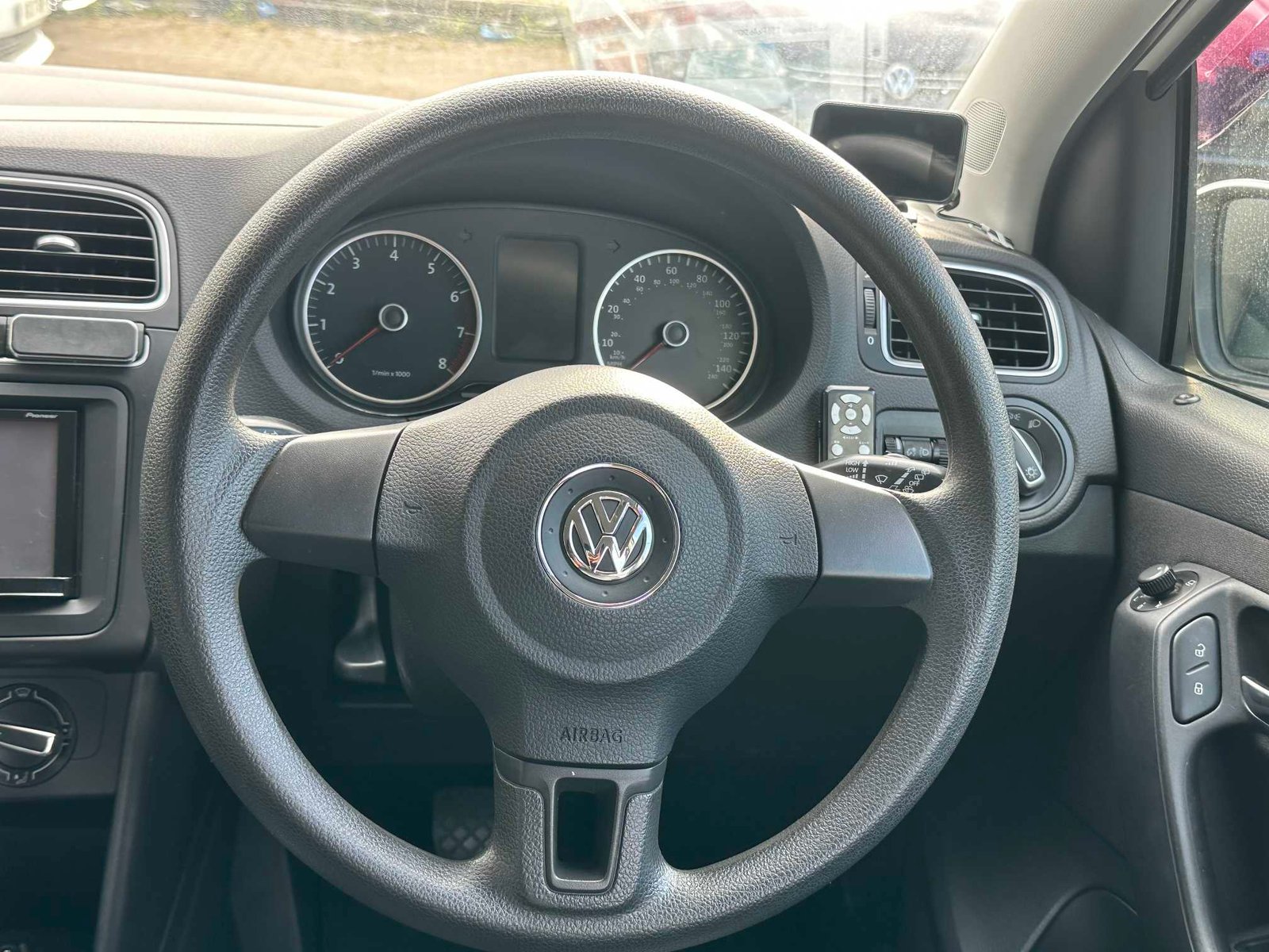 
Volkswagen Polo 2011 full									