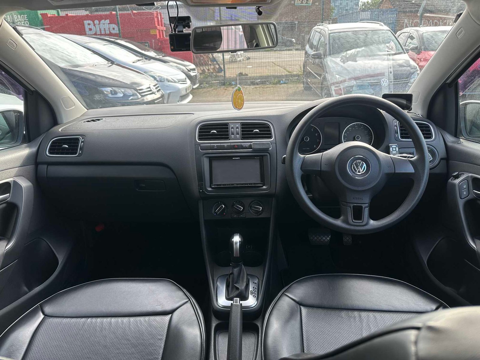 
Volkswagen Polo 2011 full									