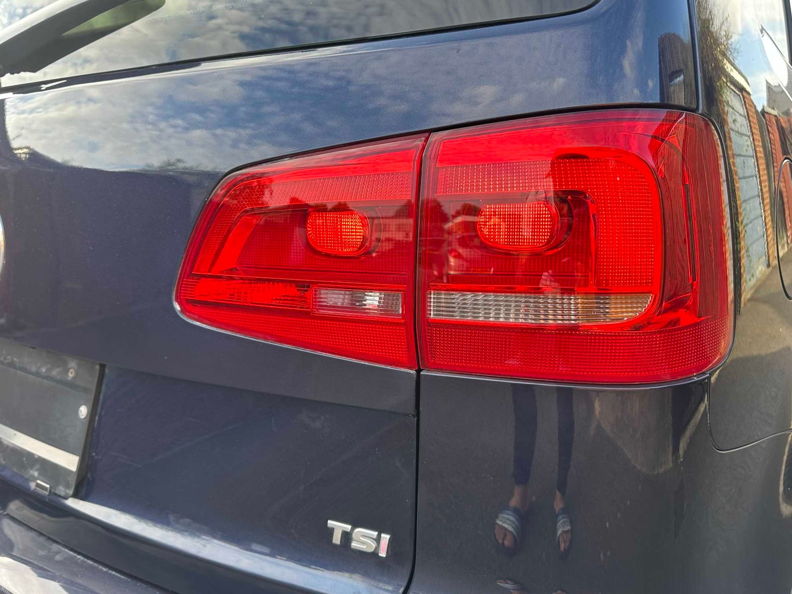 
Volkswagen Touran 2013 Blue full									