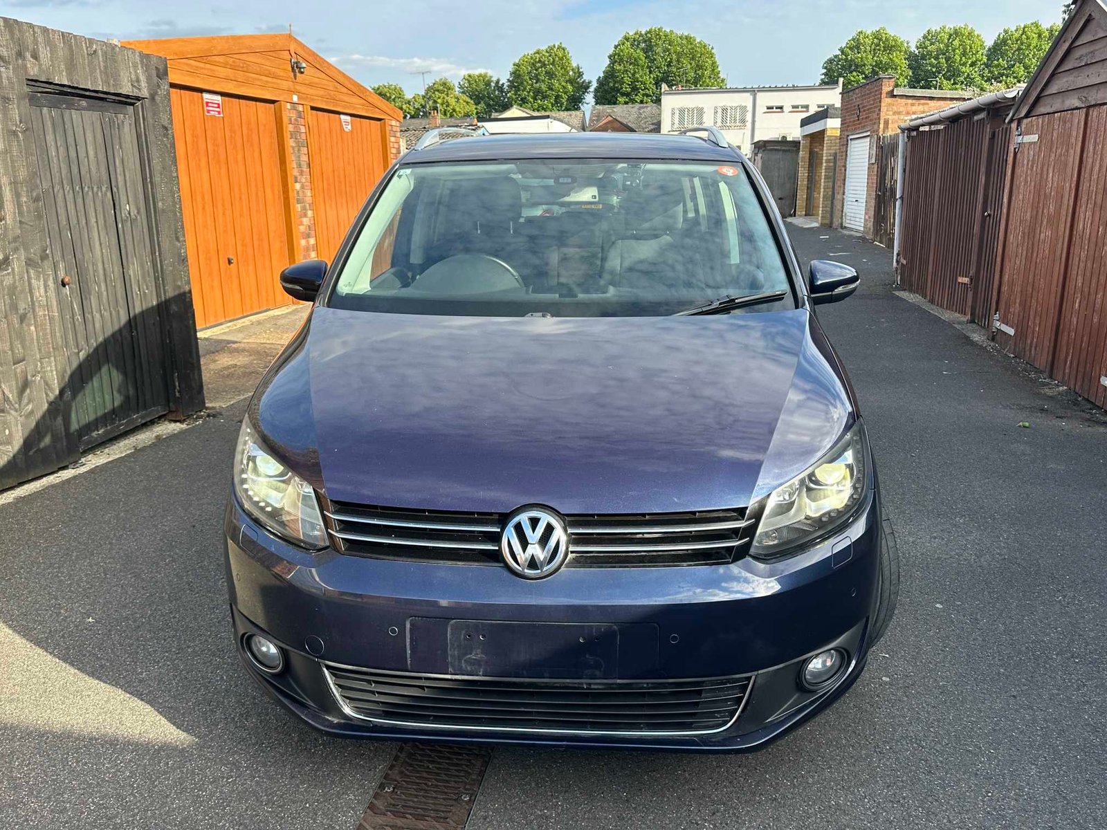 
Volkswagen Touran 2013 Blue full									