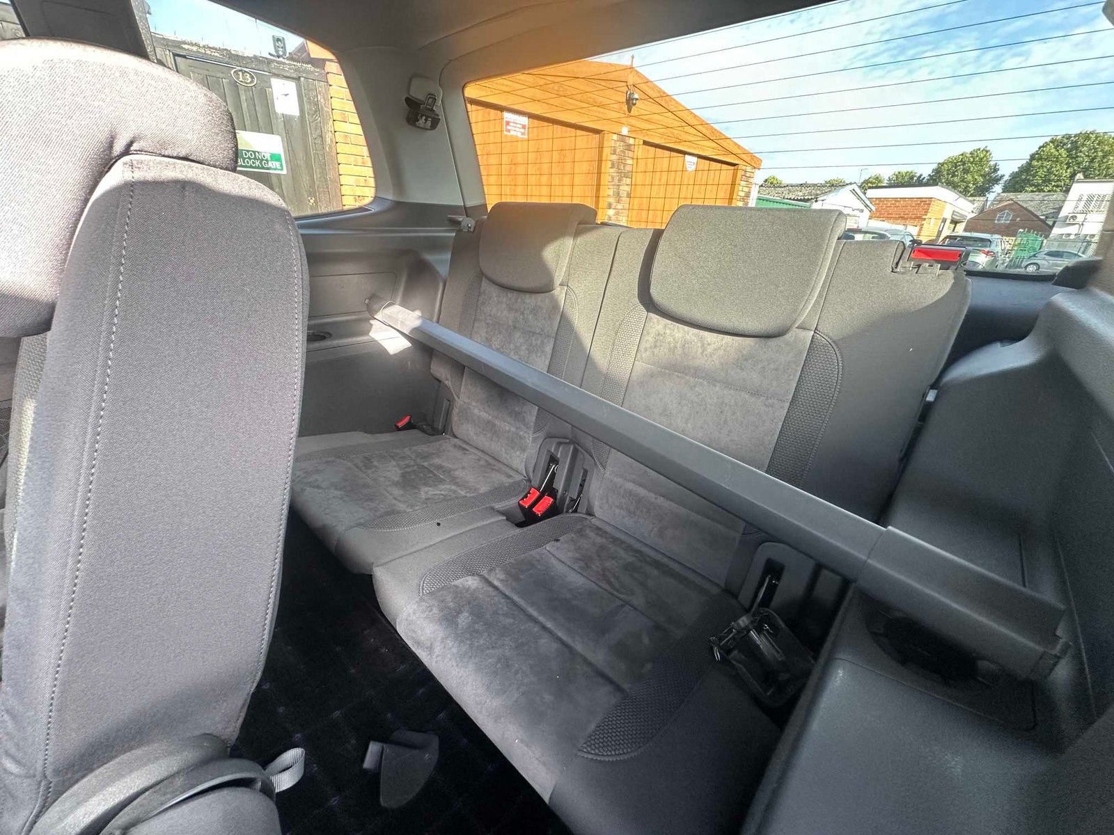 
Volkswagen Touran 2013 Blue full									