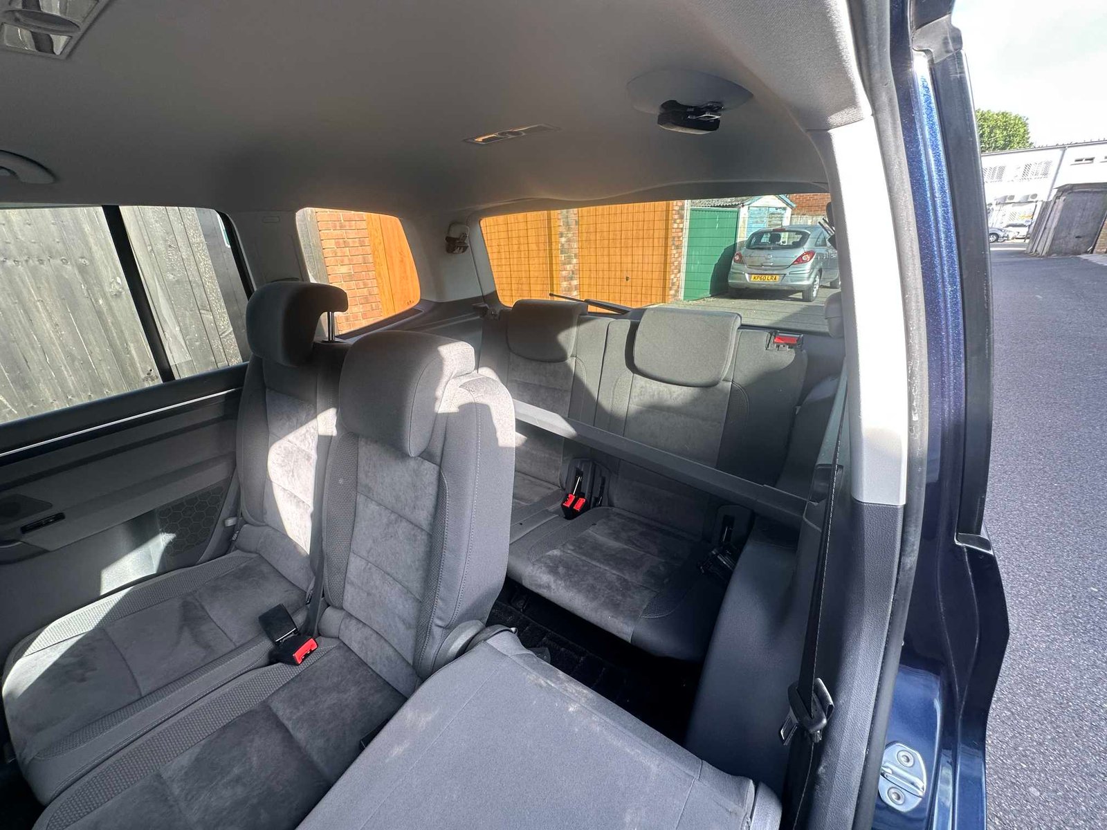 
Volkswagen Touran 2013 Blue full									