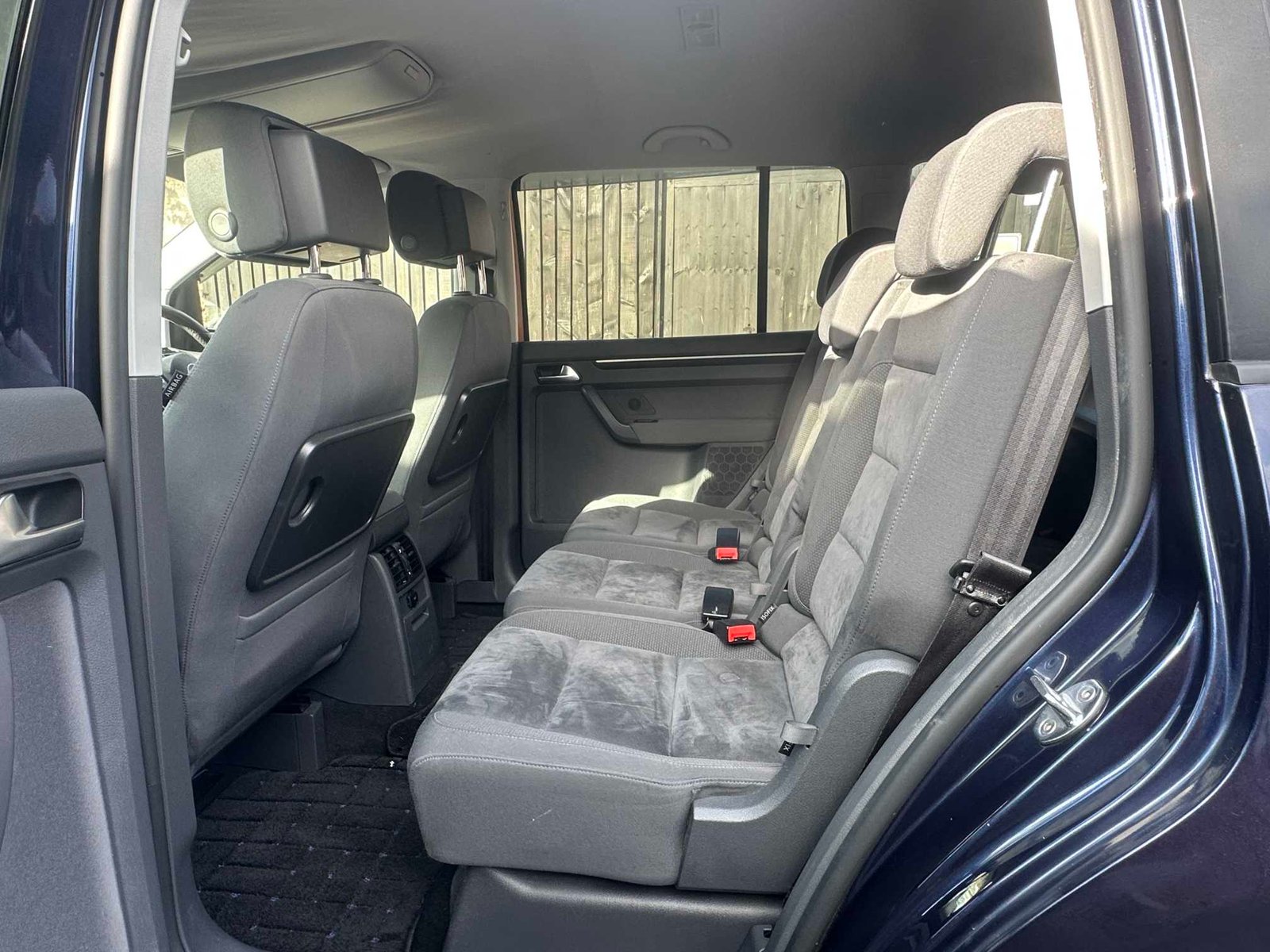 
Volkswagen Touran 2013 Blue full									