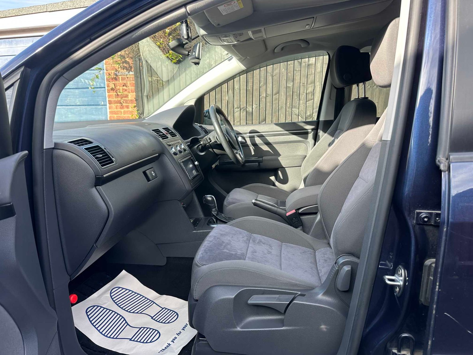 
Volkswagen Touran 2013 Blue full									