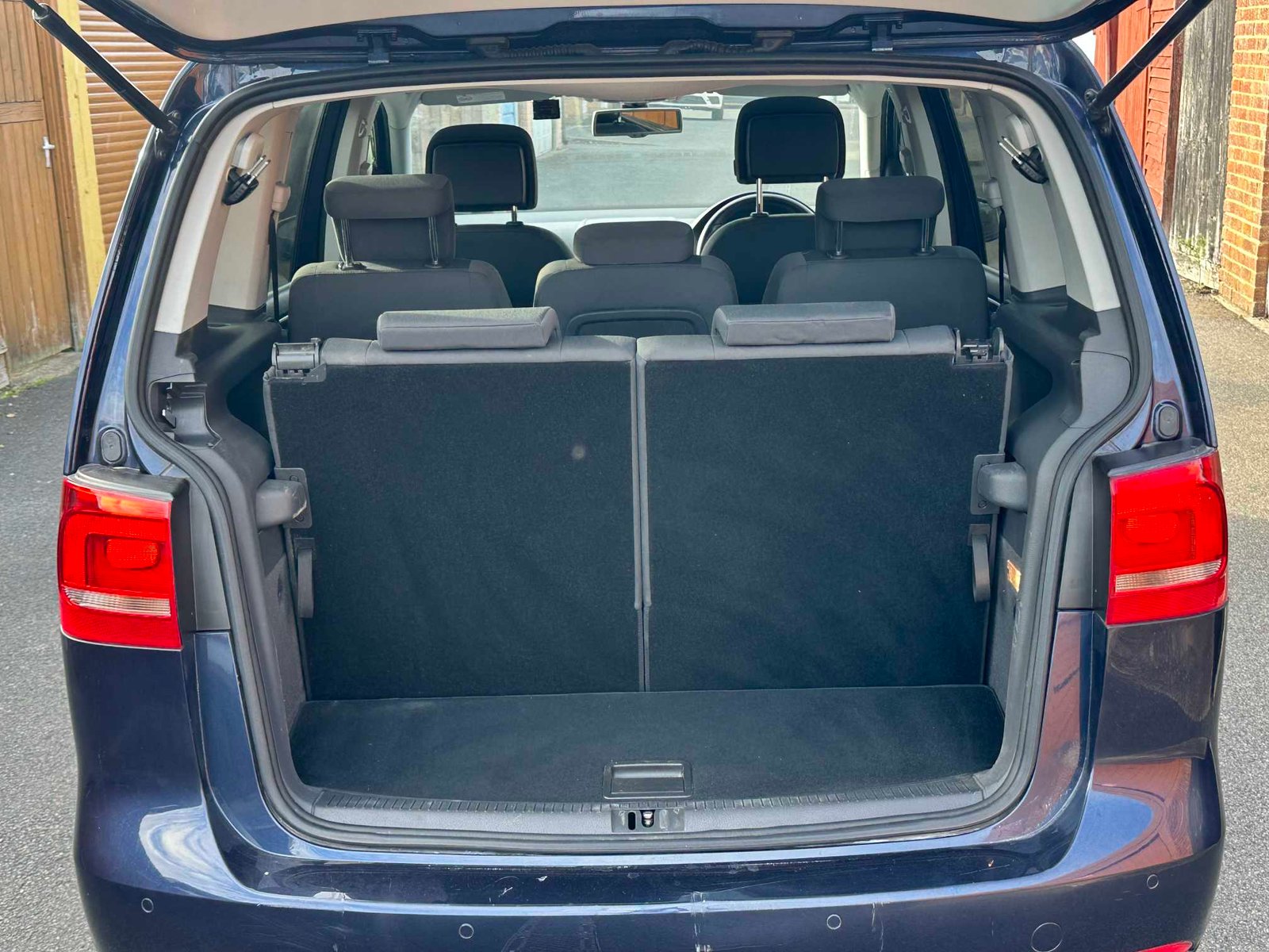 
Volkswagen Touran 2013 Blue full									