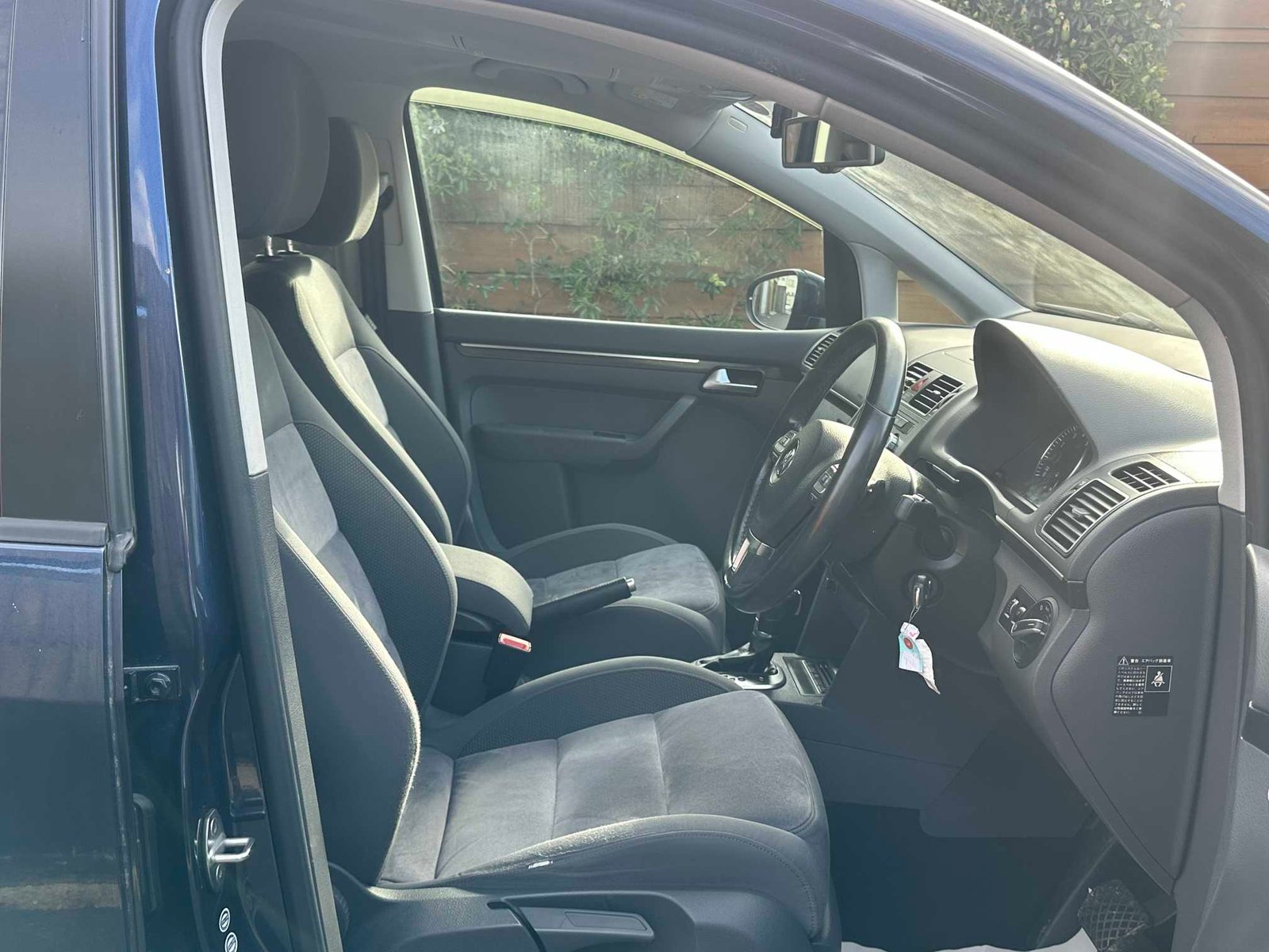 
Volkswagen Touran 2013 Blue full									