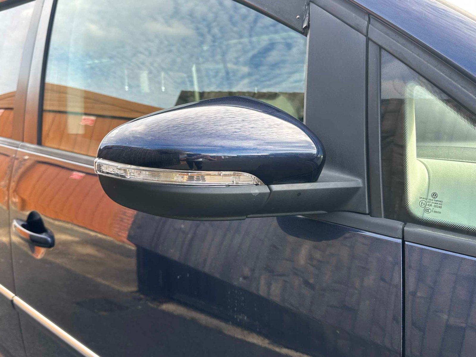 
Volkswagen Touran 2013 Blue full									