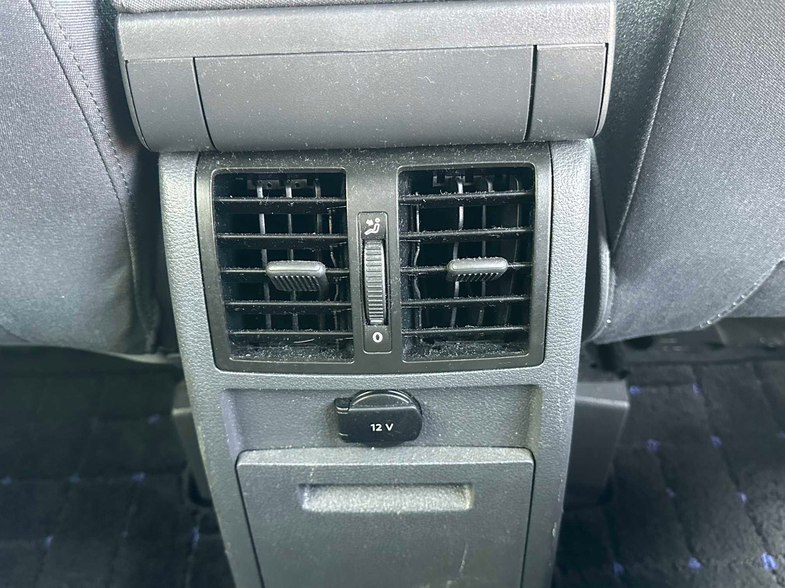 
Volkswagen Touran 2013 Blue full									