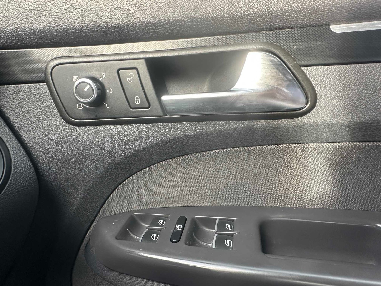 
Volkswagen Touran 2013 Blue full									