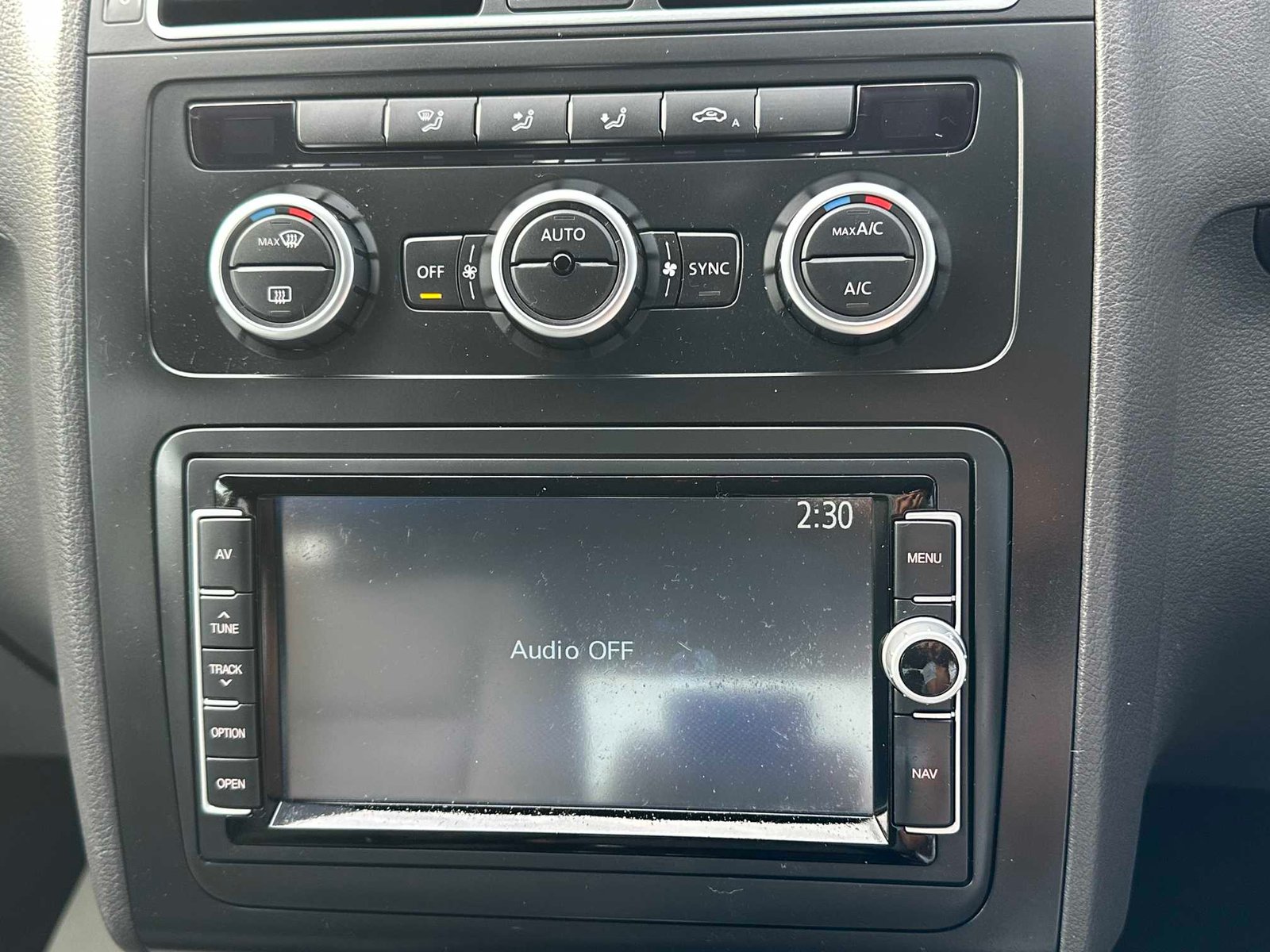 
Volkswagen Touran 2013 Blue full									