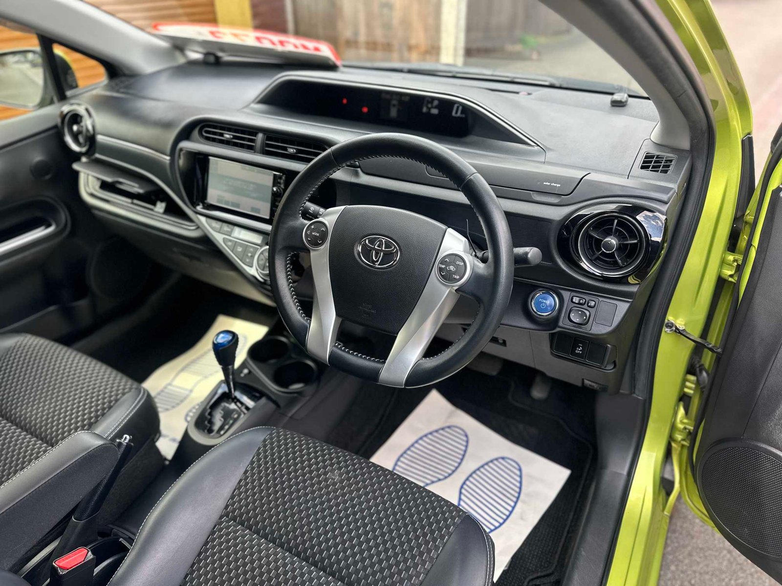 
TOYOTA AQUA X – Urban Package 2015 full									