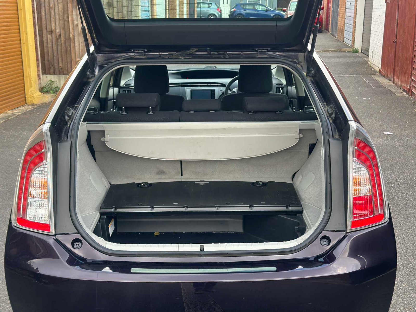 
Toyota Prius 2015 full									