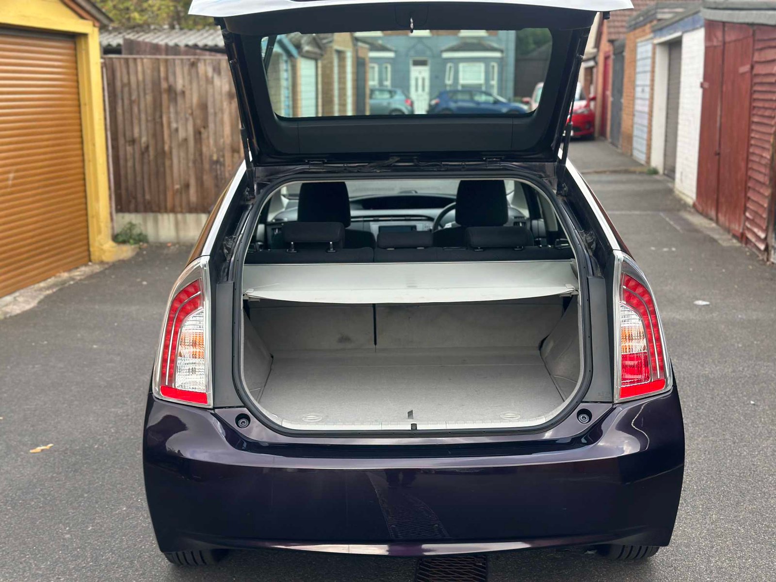 
Toyota Prius 2015 full									