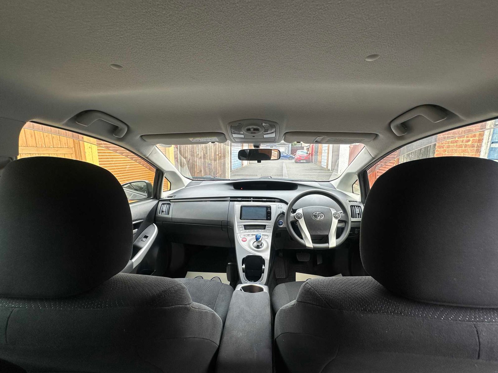 
Toyota Prius 2015 full									