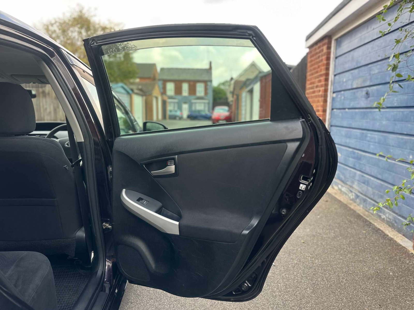 
Toyota Prius 2015 full									