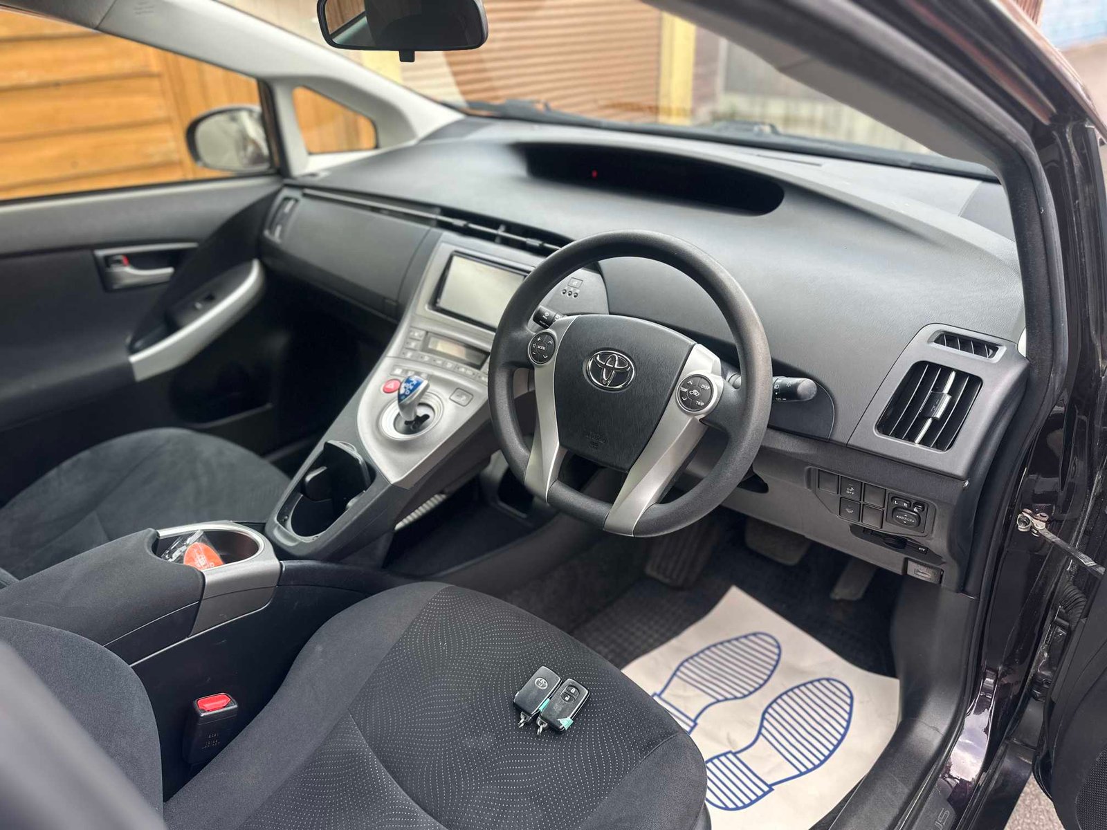 
Toyota Prius 2015 full									