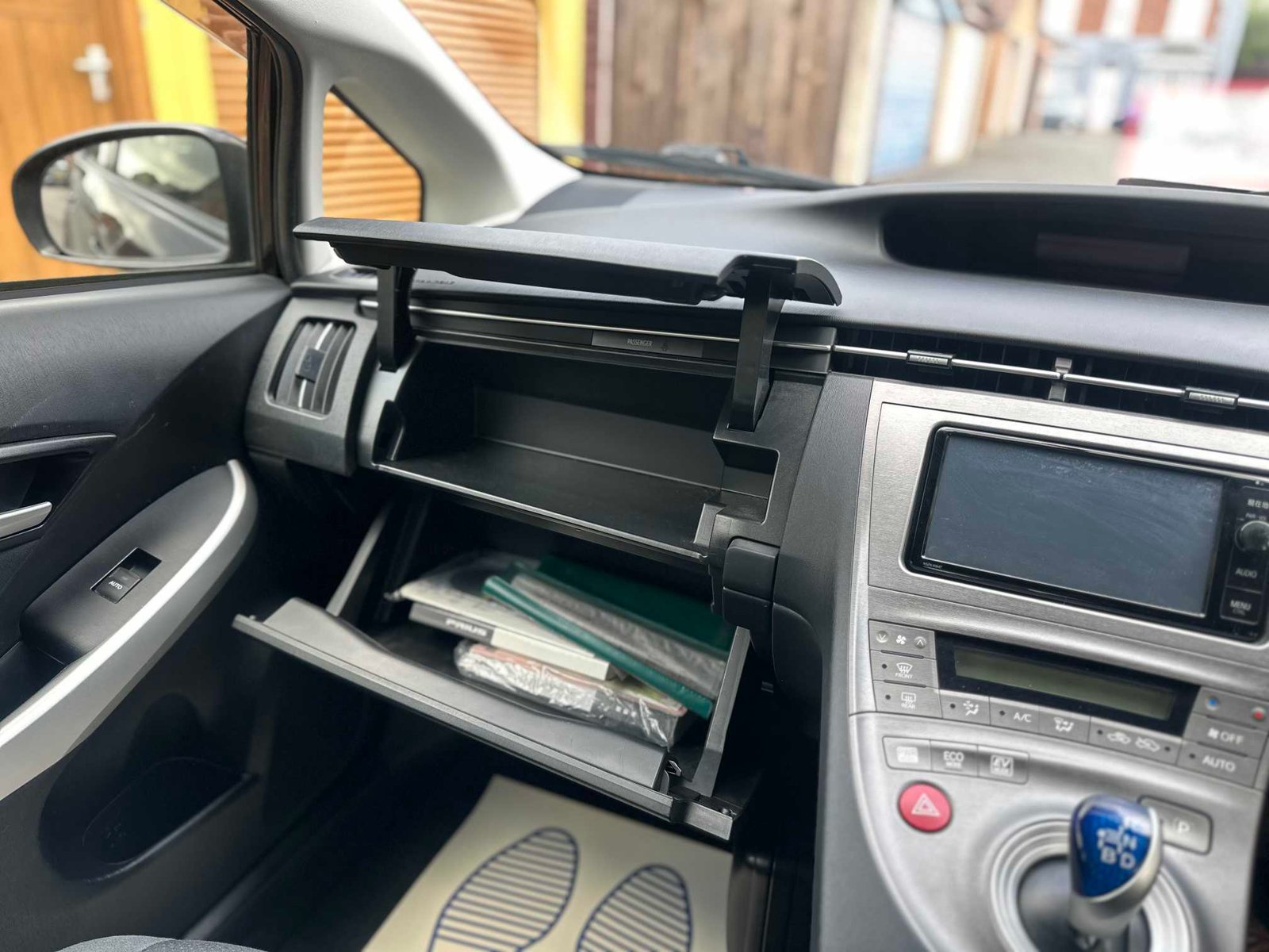 
Toyota Prius 2015 full									
